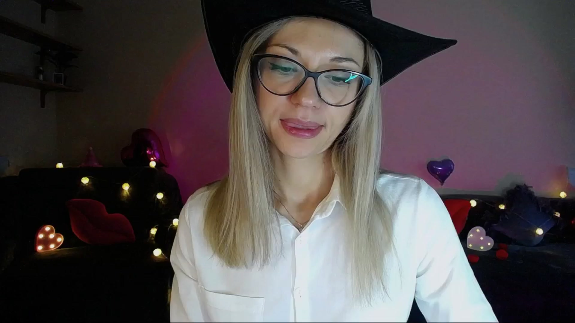 Gallery image thumbnail from Sunshine_alis's myfreecams stream on, 05/30/2025, 18:21 image 6 of 20