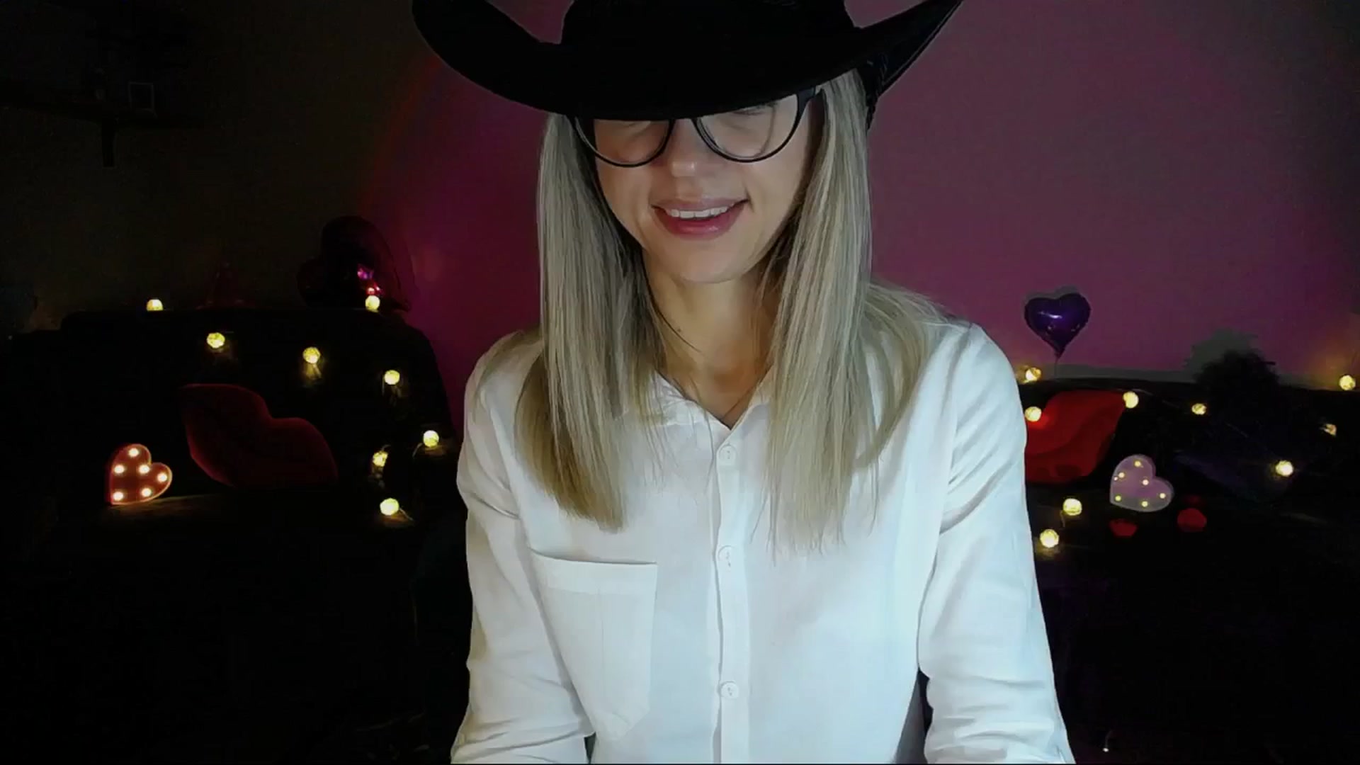 Gallery image thumbnail from Sunshine_alis's myfreecams stream on, 05/30/2025, 18:21 image 18 of 20