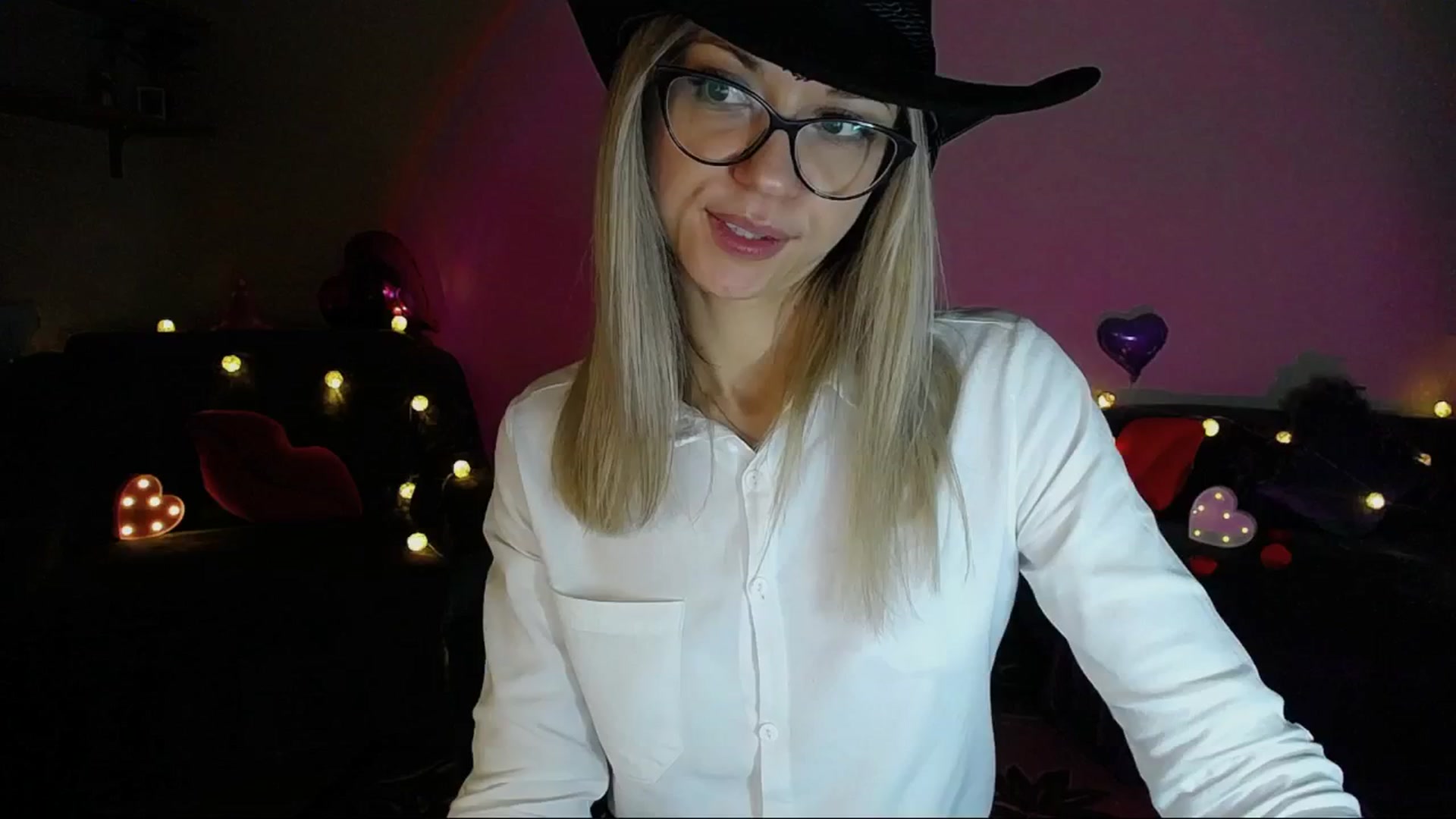 Gallery image thumbnail from Sunshine_alis's myfreecams stream on, 05/30/2025, 18:21 image 16 of 20