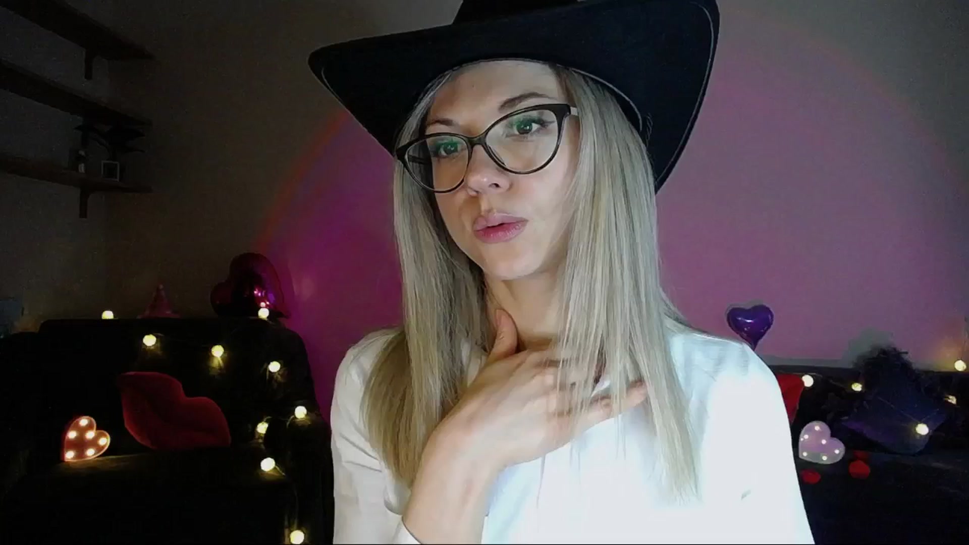 Gallery image thumbnail from Sunshine_alis's myfreecams stream on, 05/30/2025, 18:21 image 11 of 20