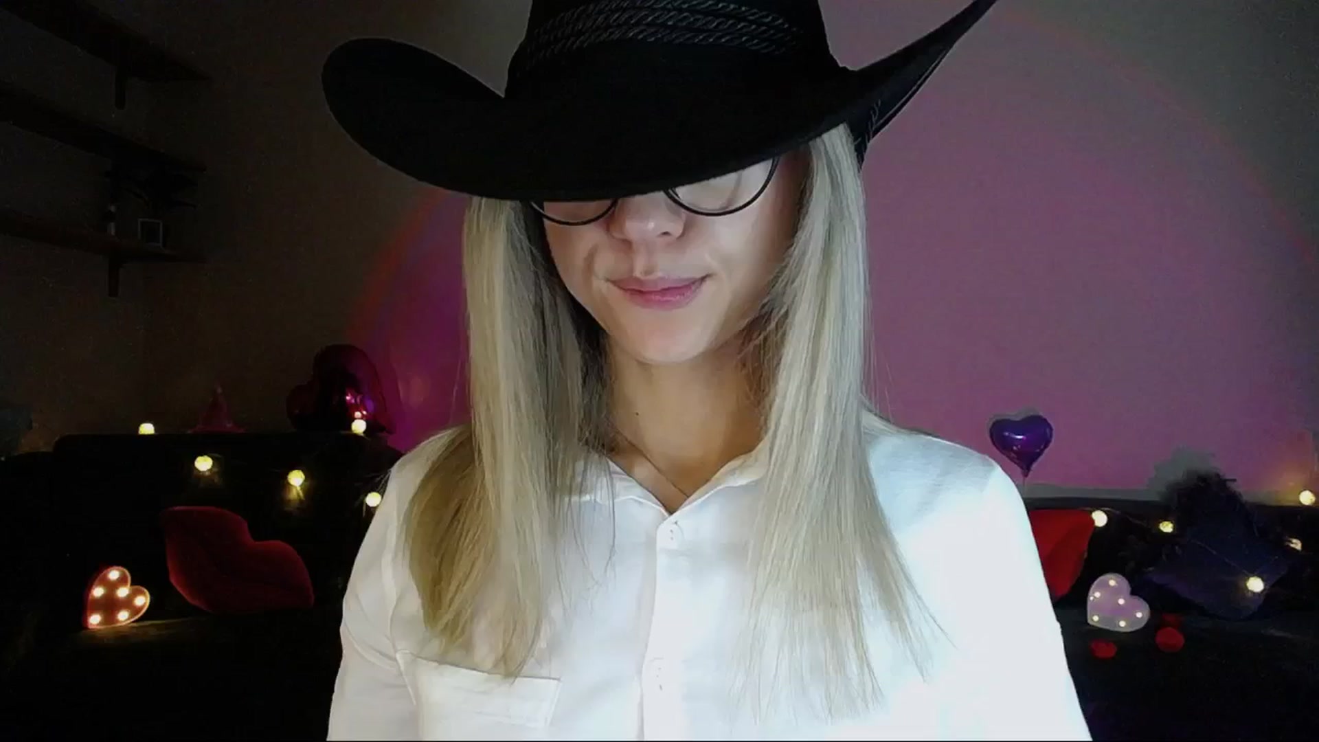 Gallery image thumbnail from Sunshine_alis's myfreecams stream on, 05/30/2025, 18:21 image 12 of 20