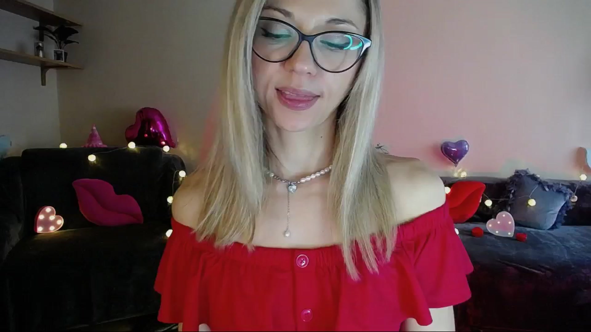 Gallery image thumbnail from Sunshine_alis's myfreecams stream on, 06/05/2025, 17:05 image 9 of 20