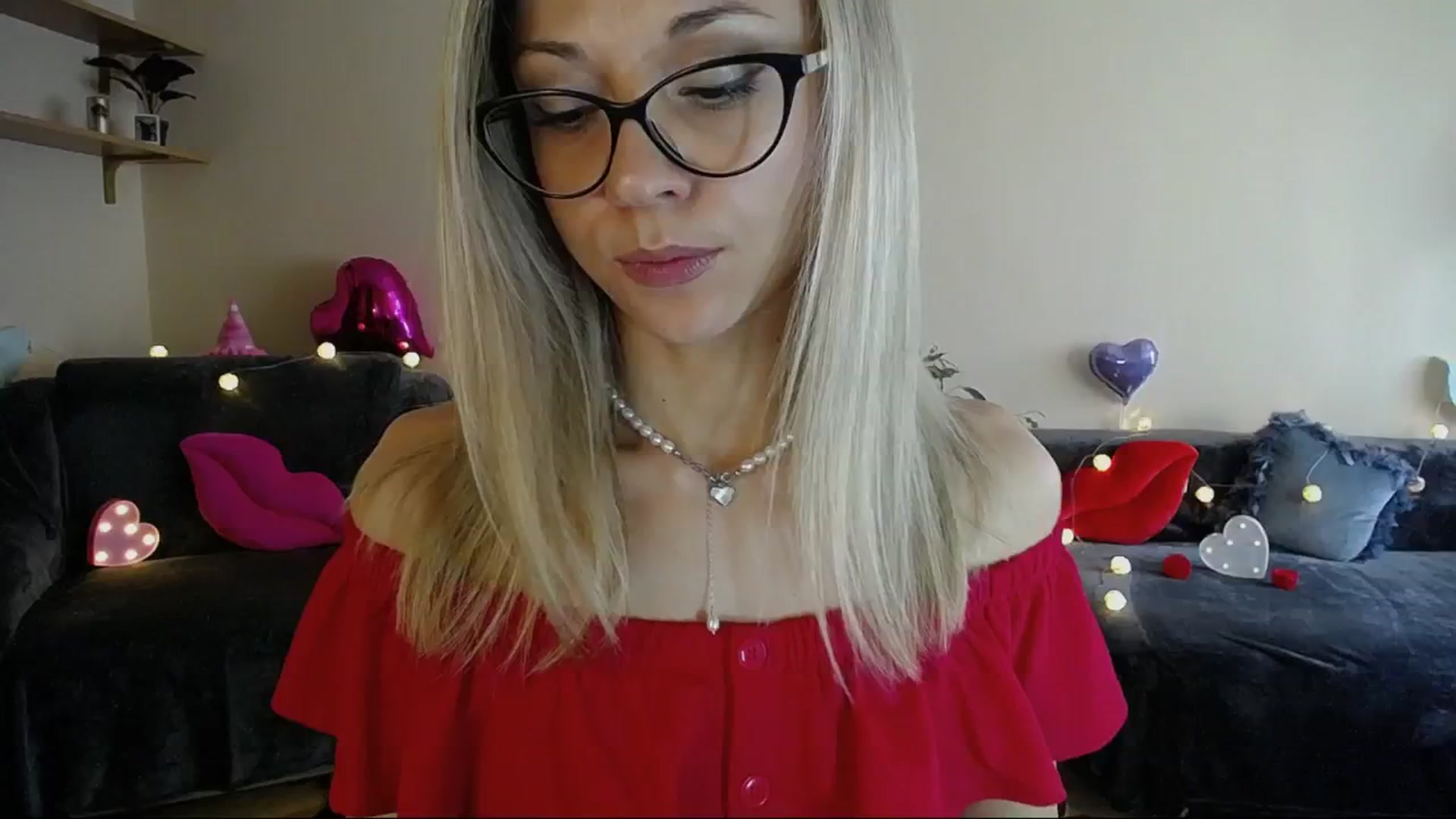 Gallery image thumbnail from Sunshine_alis's myfreecams stream on, 06/05/2025, 17:05 image 4 of 20