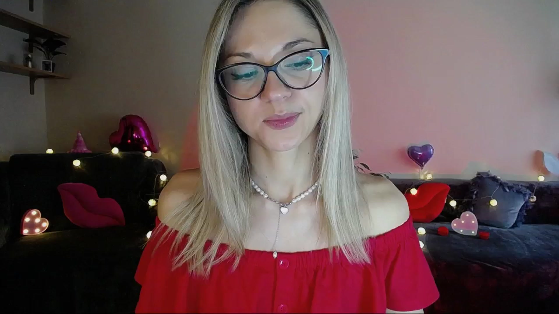 Gallery image thumbnail from Sunshine_alis's myfreecams stream on, 06/05/2025, 17:05 image 15 of 20