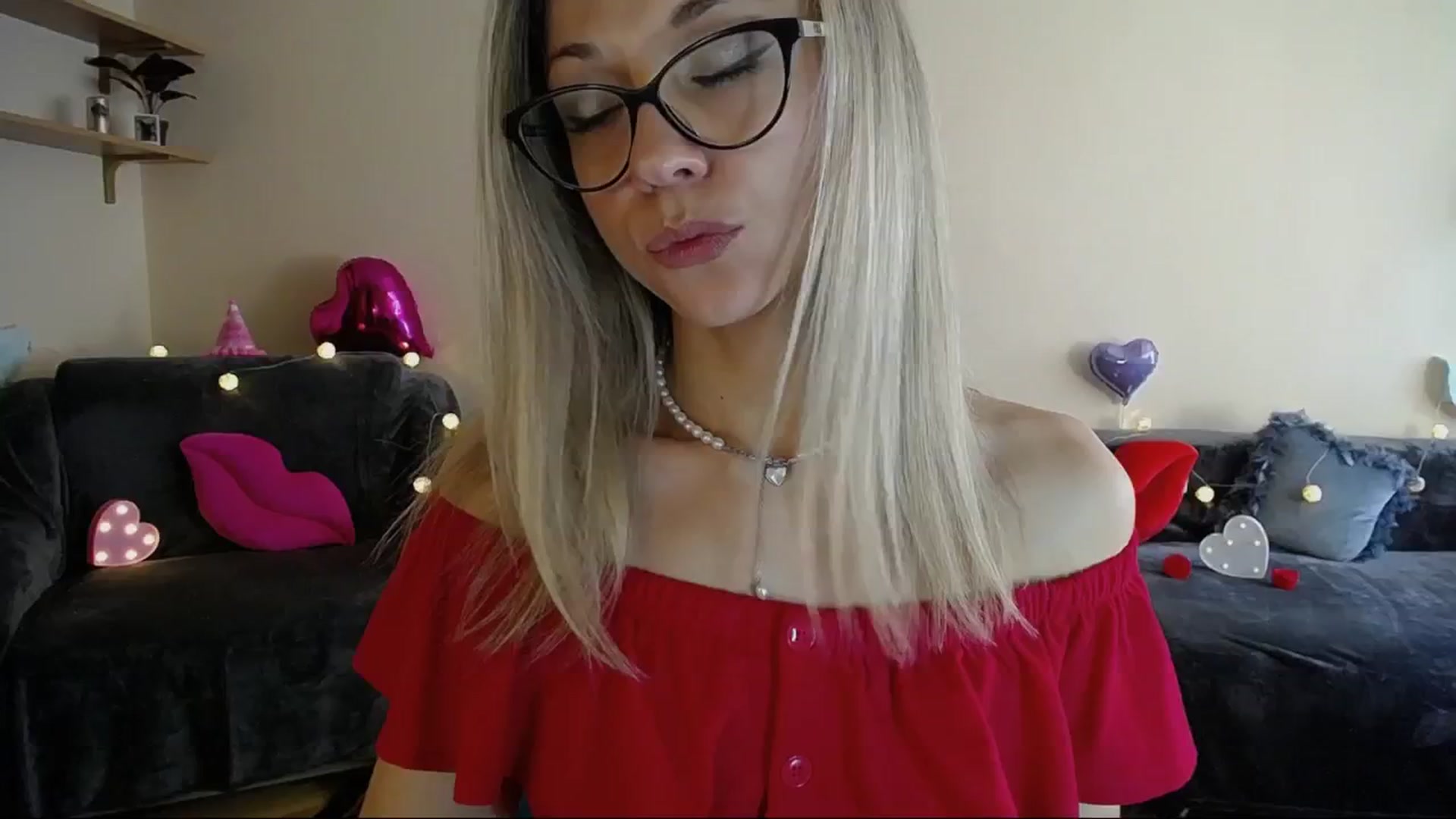 Gallery image thumbnail from Sunshine_alis's myfreecams stream on, 06/05/2025, 17:05 image 2 of 20