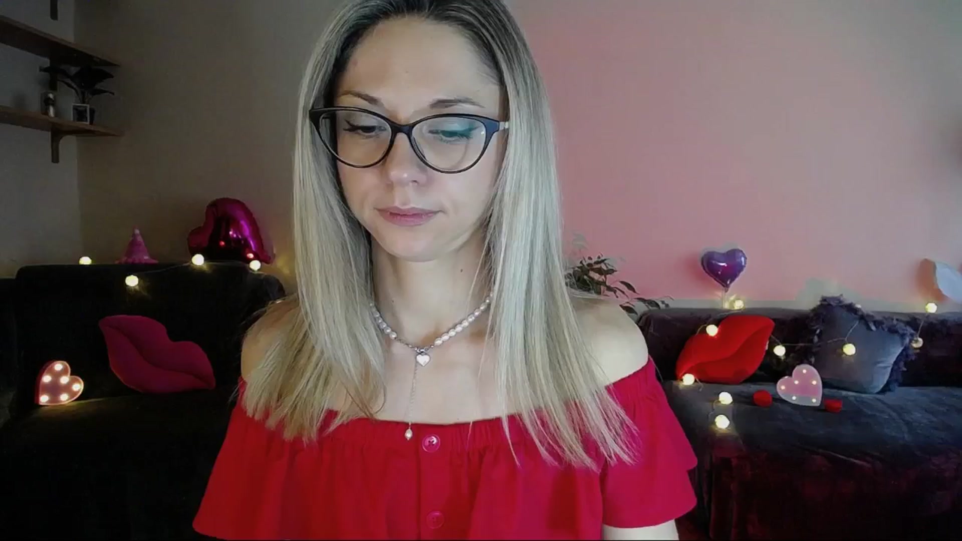Gallery image thumbnail from Sunshine_alis's myfreecams stream on, 06/05/2025, 17:05 image 17 of 20