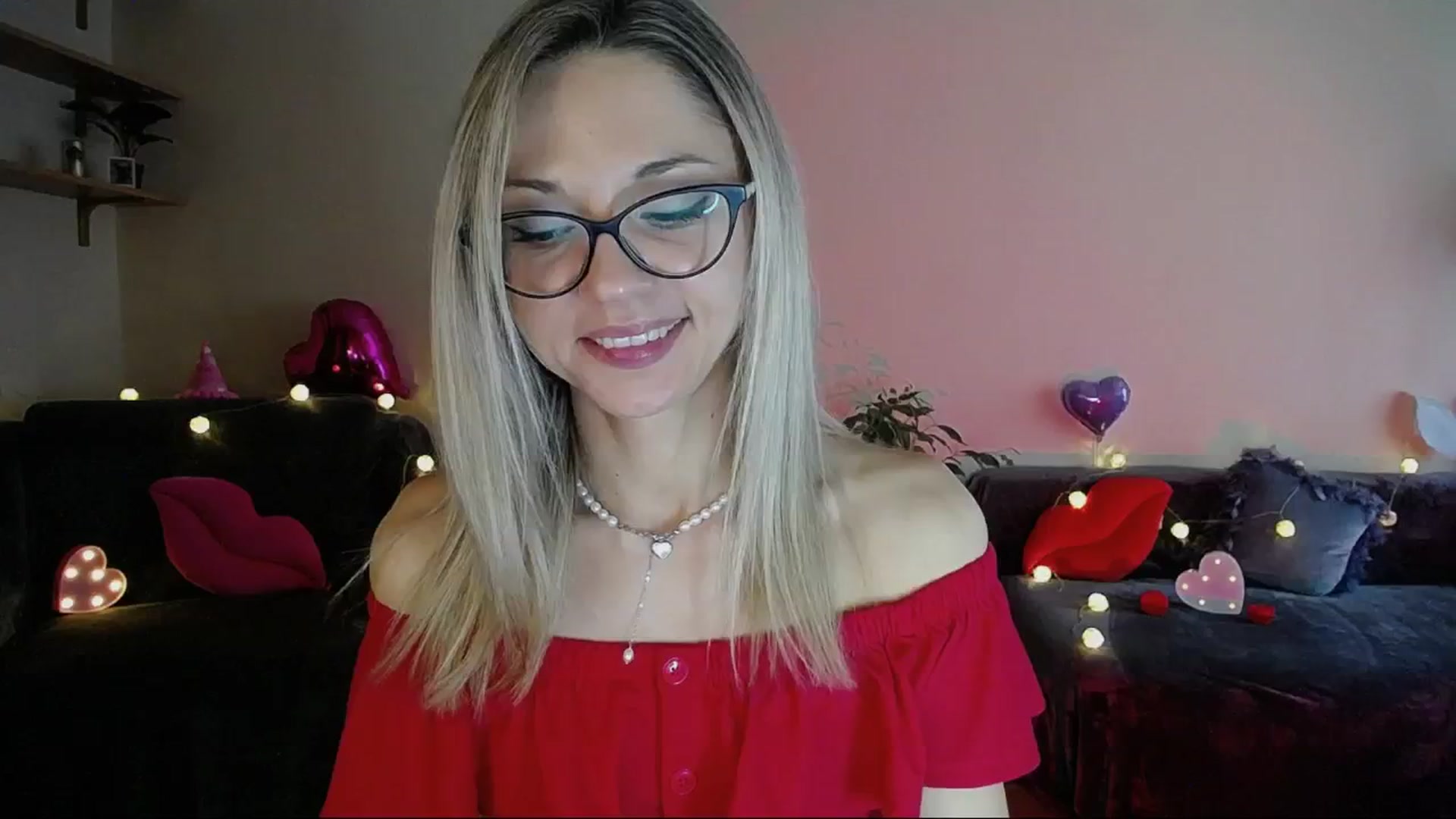 Gallery image thumbnail from Sunshine_alis's myfreecams stream on, 06/05/2025, 17:05 image 16 of 20