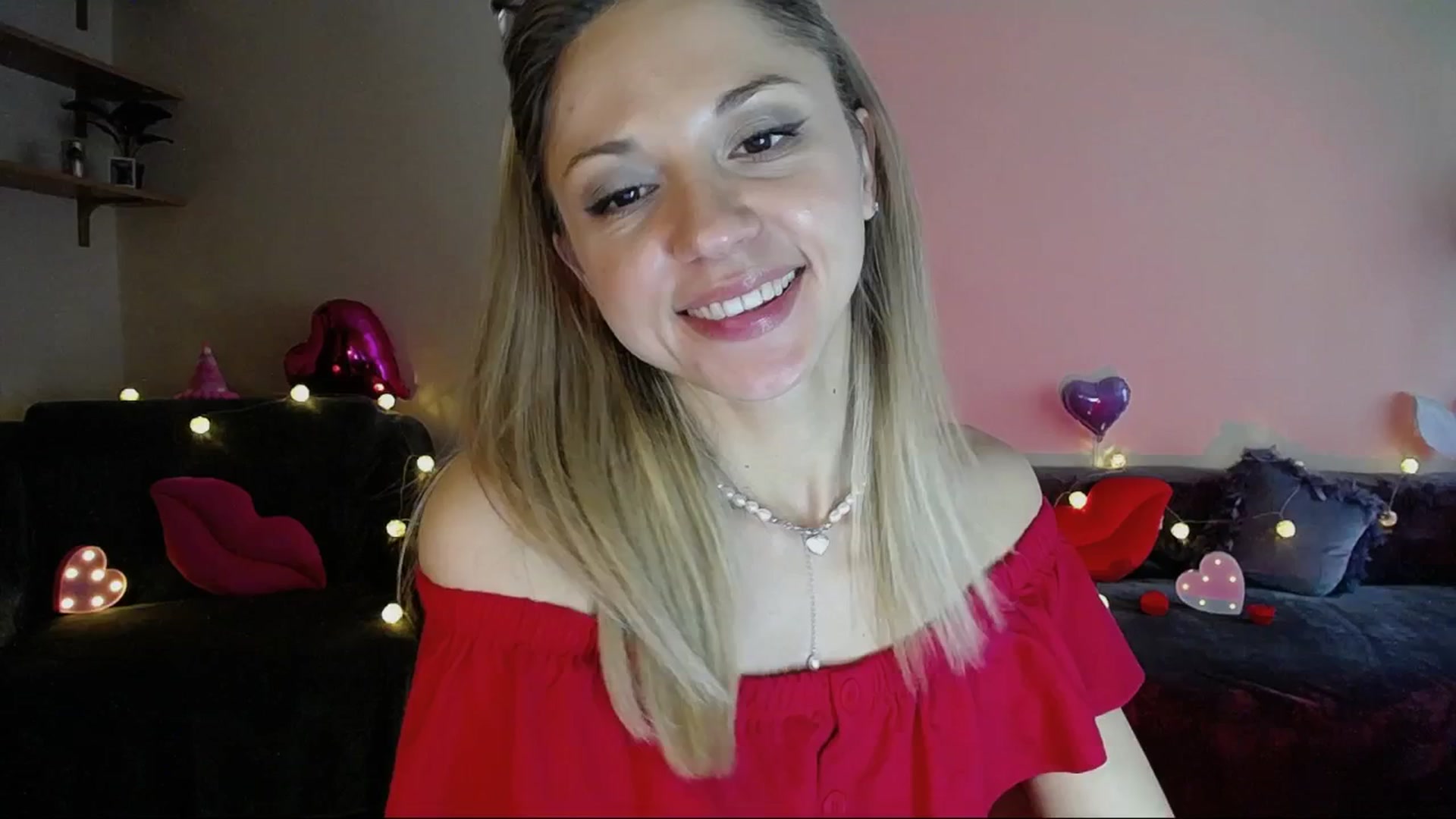 Gallery image thumbnail from Sunshine_alis's myfreecams stream on, 06/05/2025, 17:05 image 18 of 20