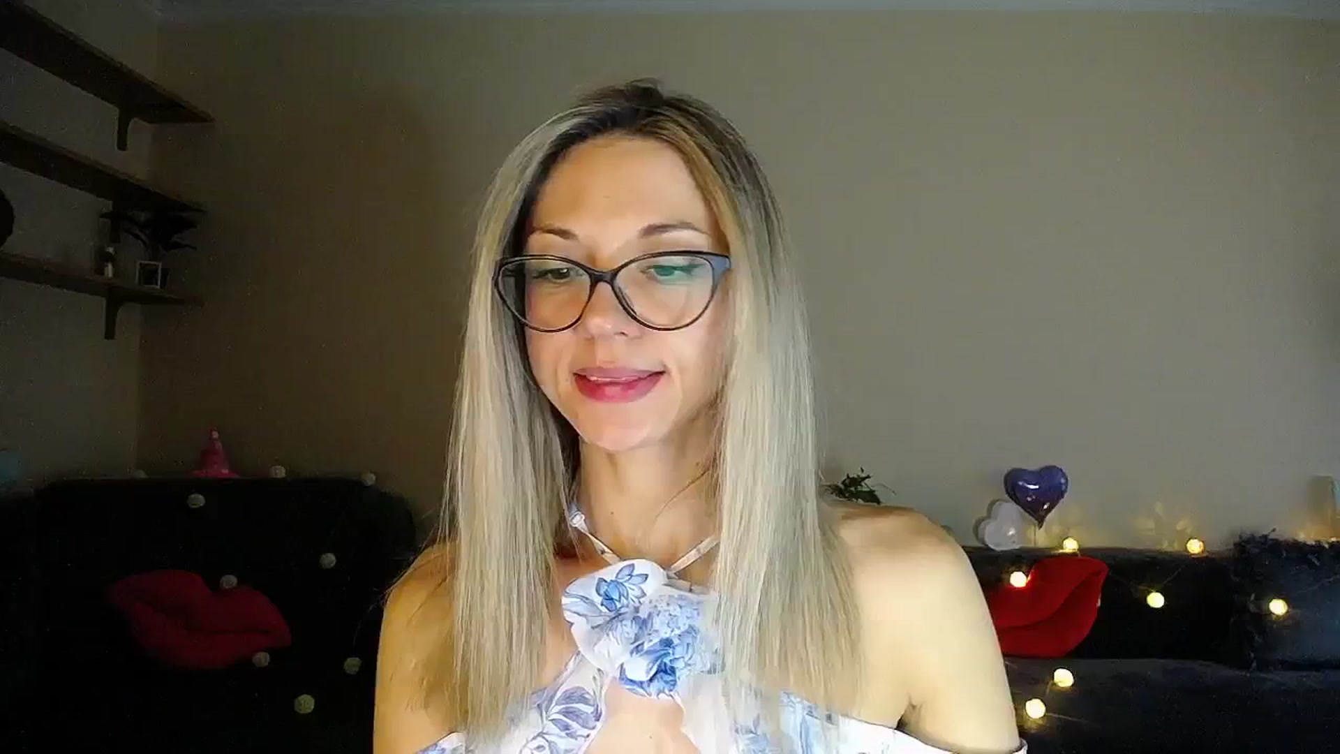 Gallery image thumbnail from Sunshine_alis's myfreecams stream on, 06/19/2025, 17:25 image 16 of 20