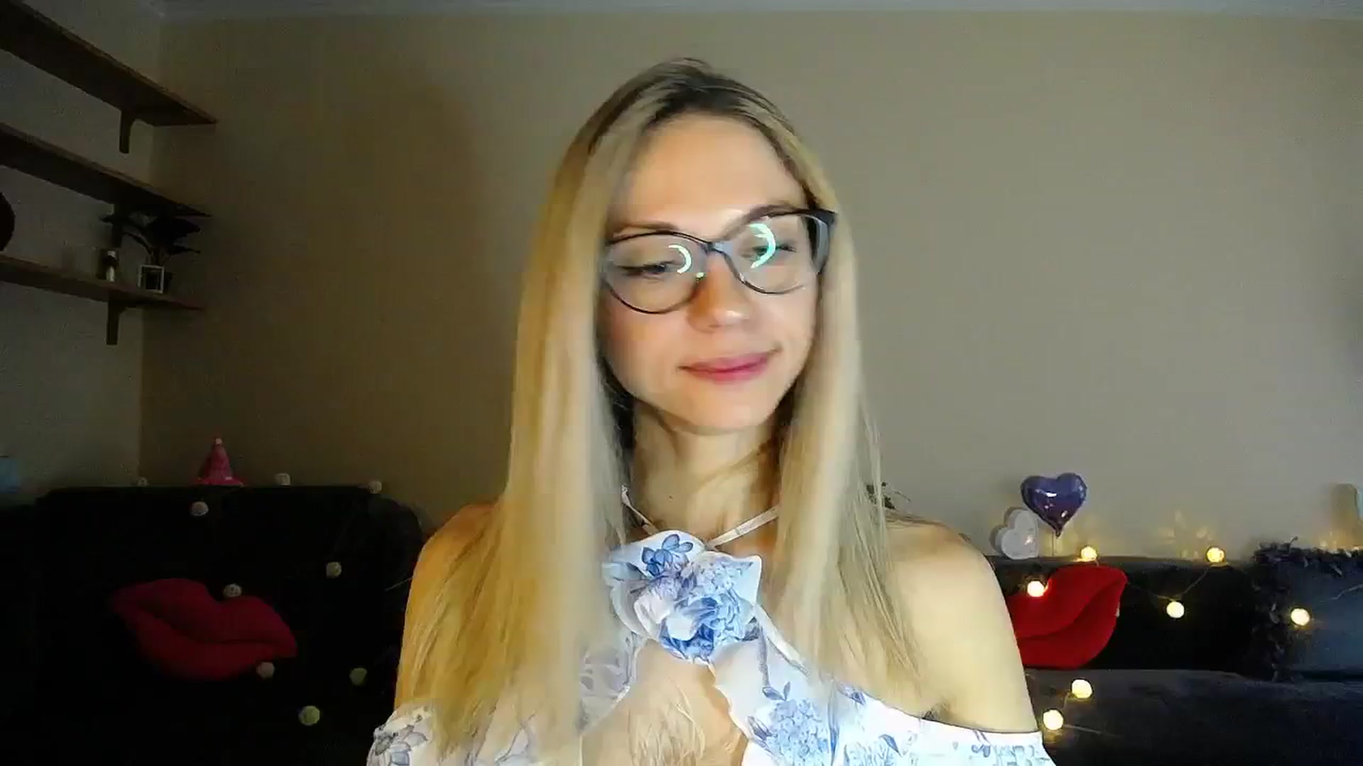 Gallery image thumbnail from Sunshine_alis's myfreecams stream on, 06/19/2025, 17:25 image 13 of 20