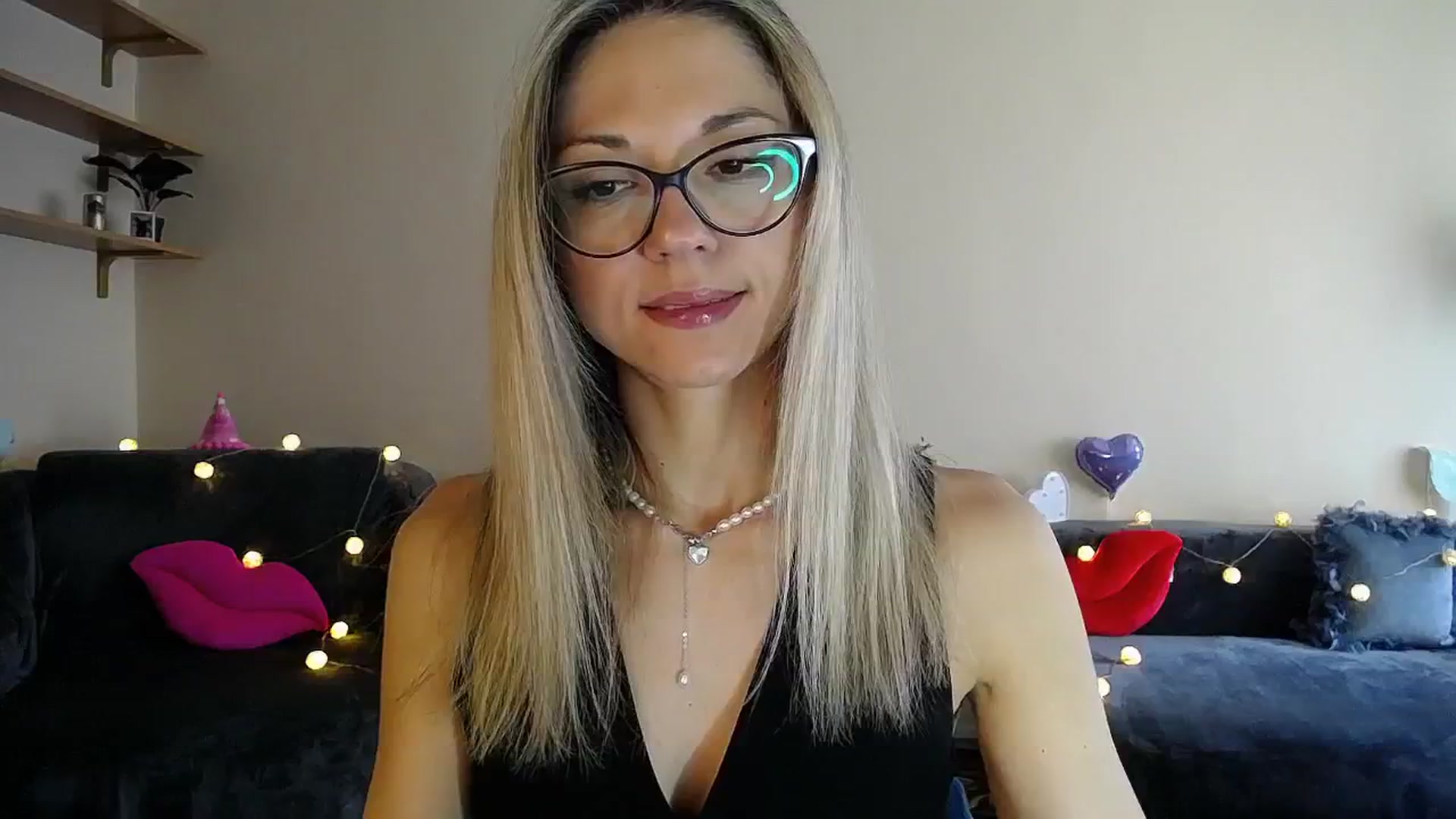Gallery image thumbnail from Sunshine_alis's myfreecams stream on, 06/21/2025, 14:26 image 4 of 20