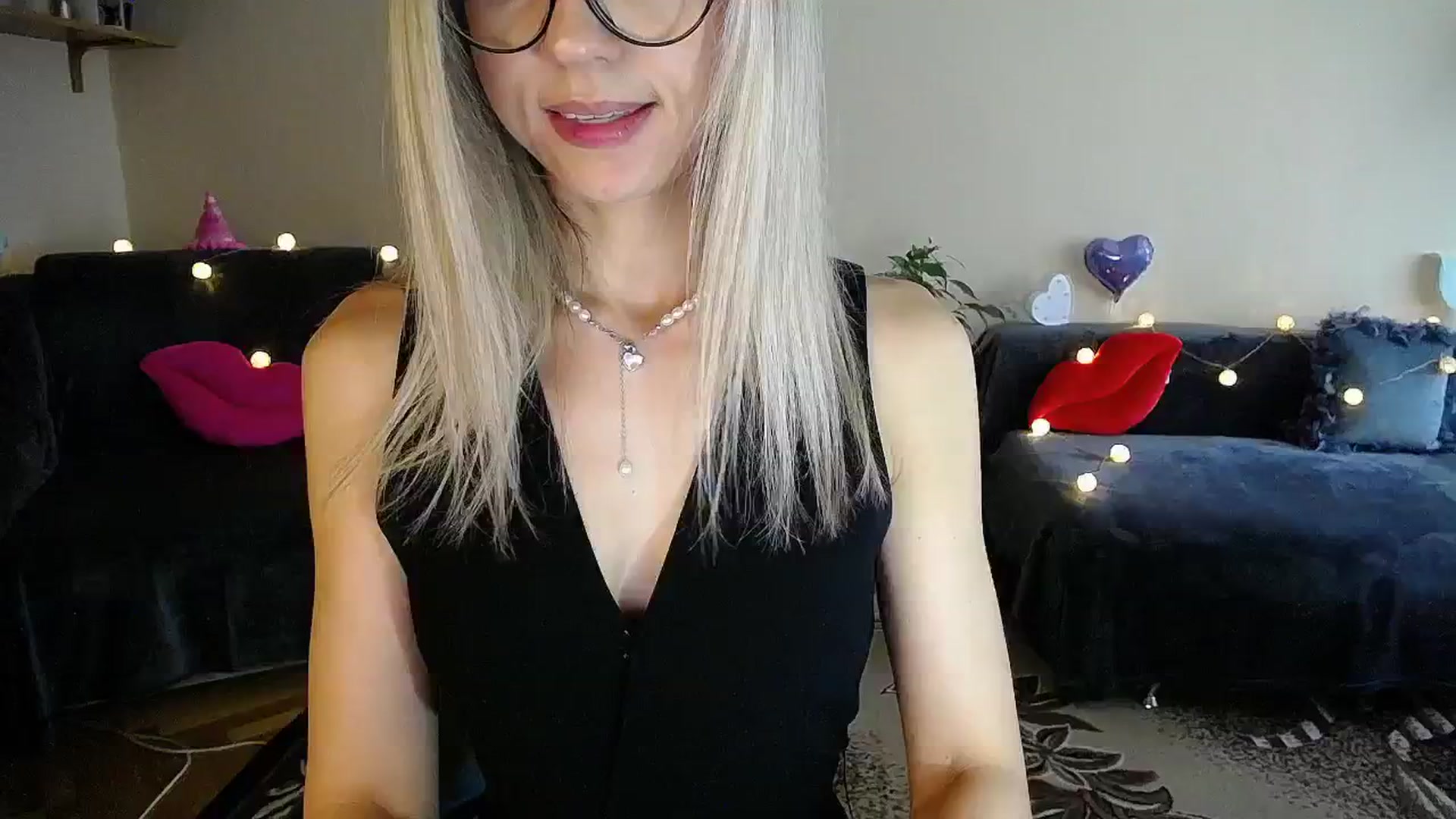 Gallery image thumbnail from Sunshine_alis's myfreecams stream on, 06/21/2025, 16:46 image 15 of 20