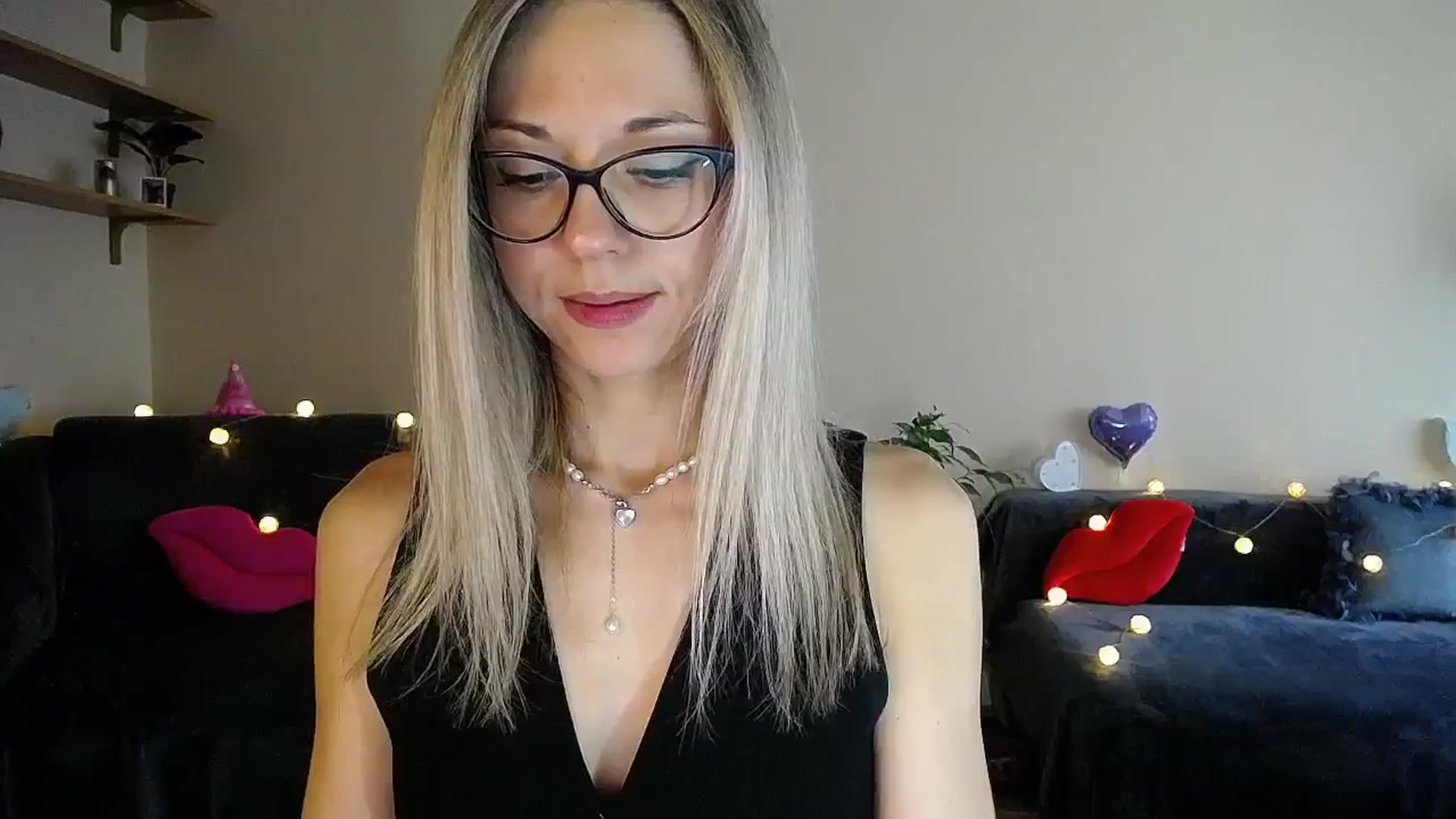 Gallery image thumbnail from Sunshine_alis's myfreecams stream on, 06/21/2025, 16:46 image 16 of 20