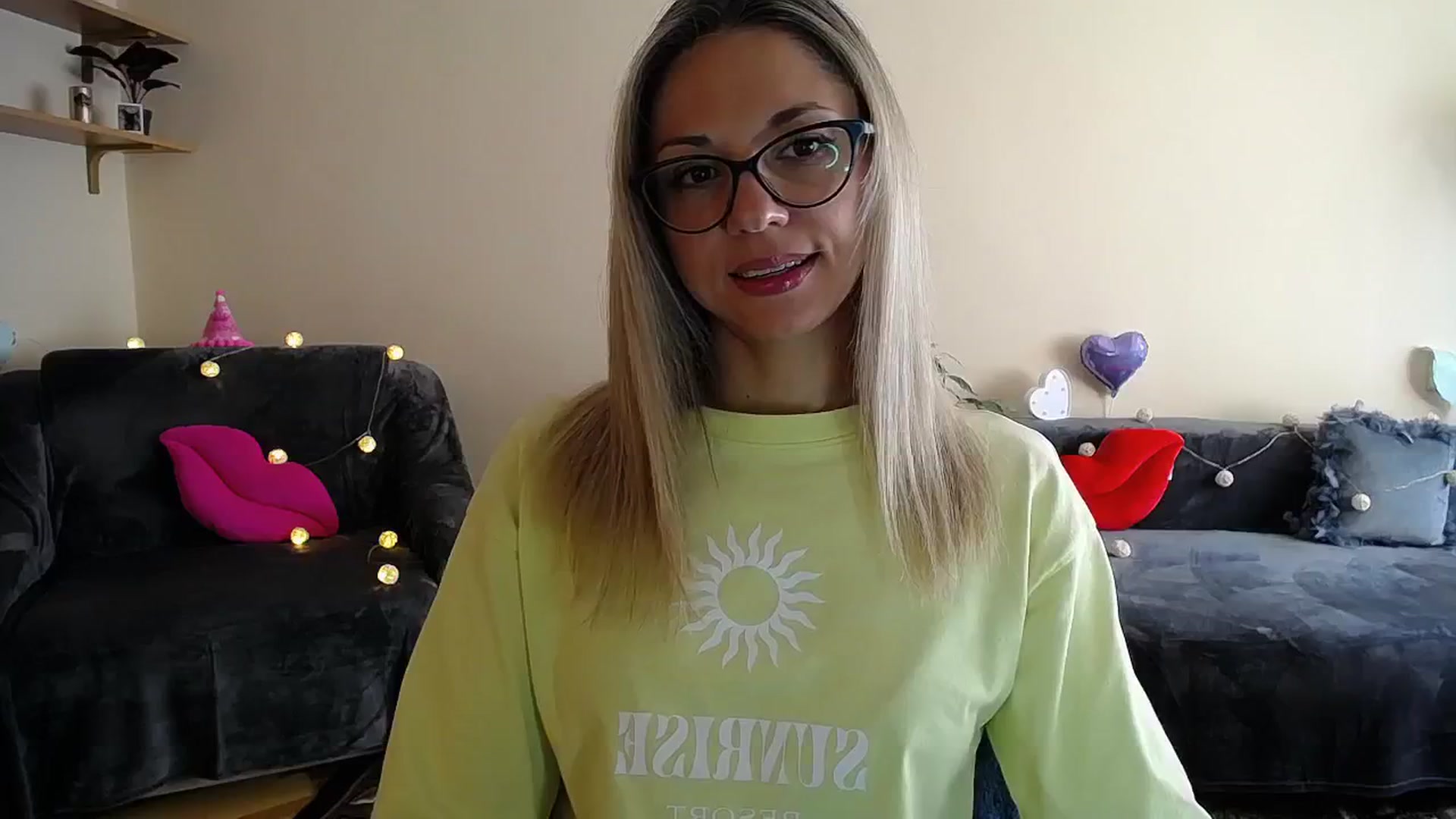 Gallery image thumbnail from Sunshine_alis's myfreecams stream on, 06/24/2025, 14:00 image 5 of 20