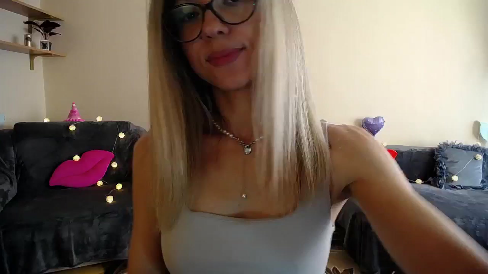 Gallery image thumbnail from Sunshine_alis's myfreecams stream on, 06/27/2025, 15:38 image 12 of 20