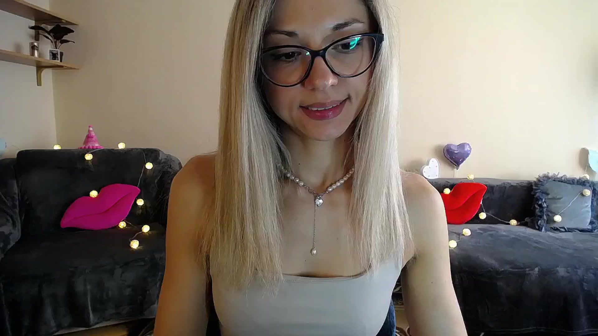 Gallery image thumbnail from Sunshine_alis's myfreecams stream on, 06/27/2025, 15:38 image 9 of 20