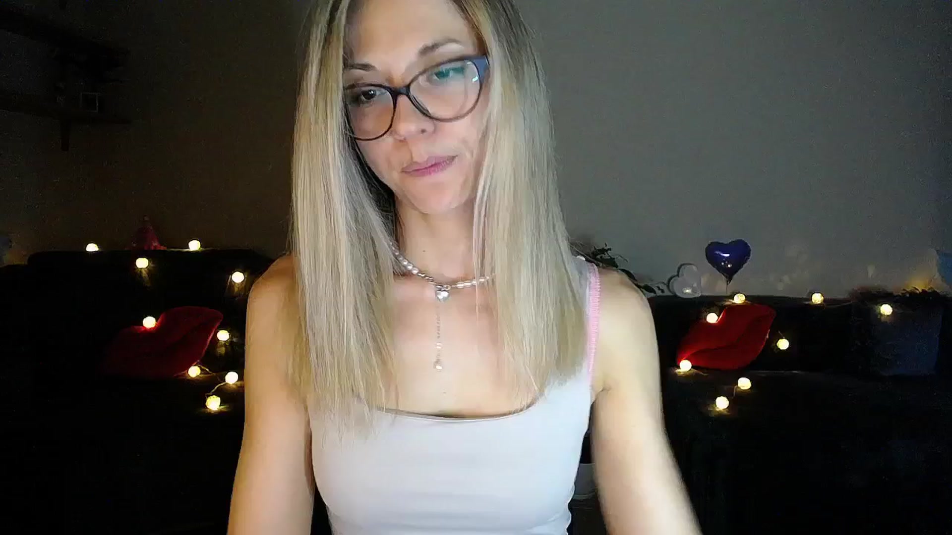 Gallery image thumbnail from Sunshine_alis's myfreecams stream on, 06/27/2025, 18:33 image 17 of 20