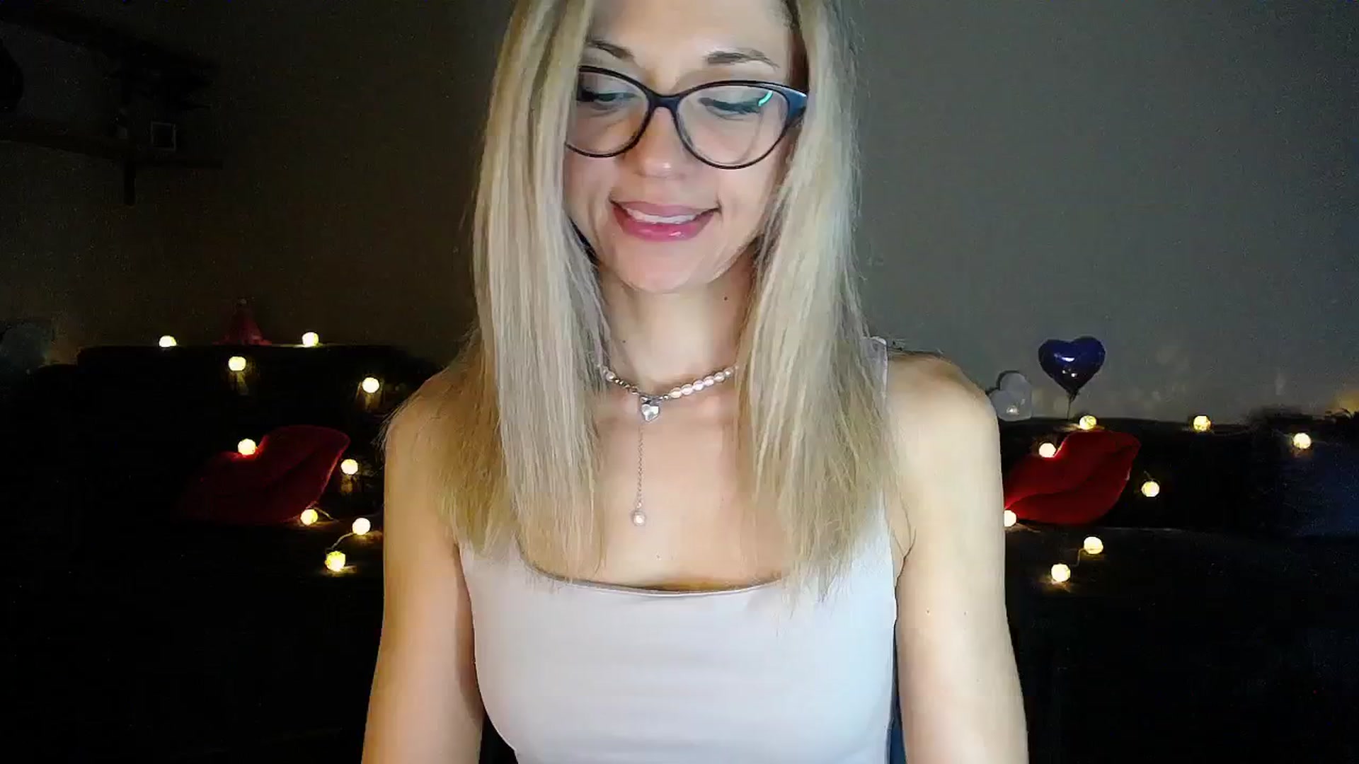 Gallery image thumbnail from Sunshine_alis's myfreecams stream on, 06/27/2025, 18:33 image 12 of 20