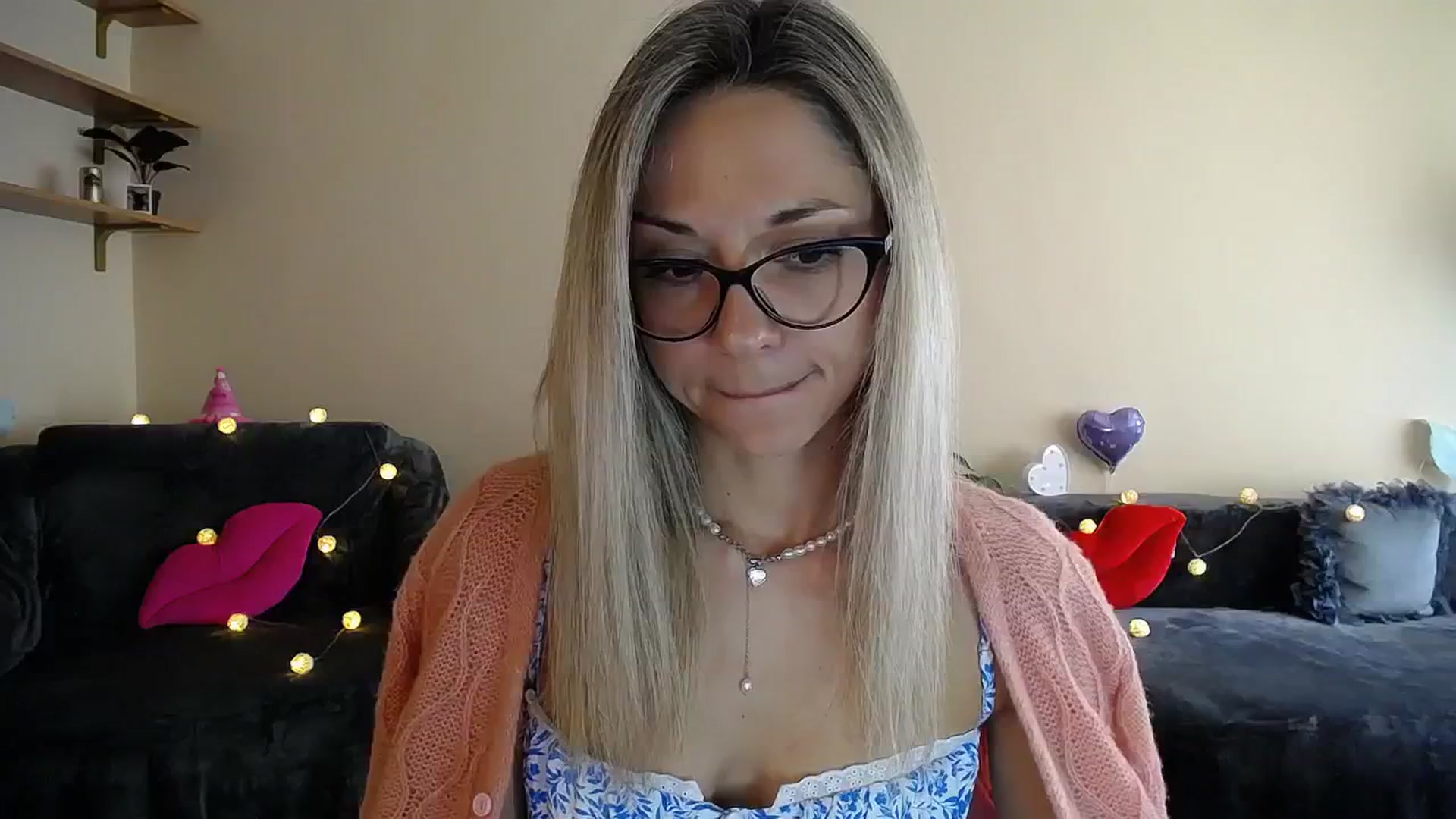 Gallery image thumbnail from Sunshine_alis's myfreecams stream on, 06/28/2025, 14:59 image 6 of 20