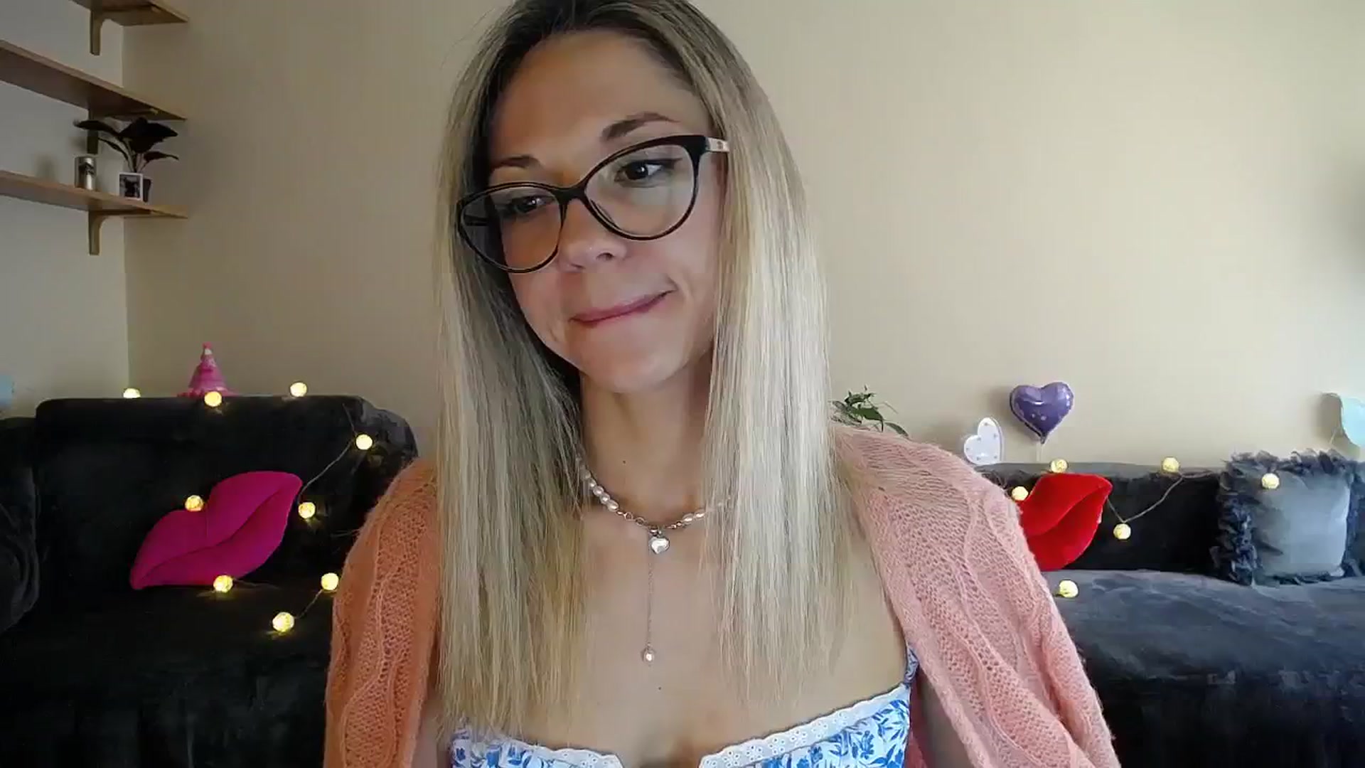 Gallery image thumbnail from Sunshine_alis's myfreecams stream on, 06/28/2025, 14:59 image 1 of 20