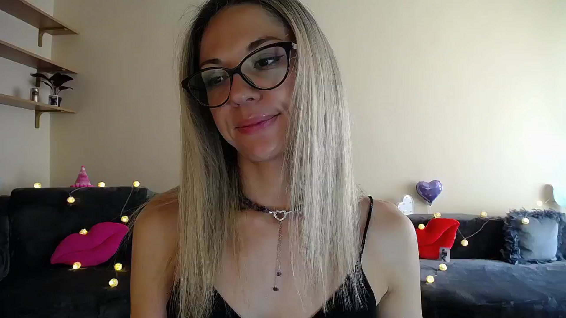 Gallery image thumbnail from Sunshine_alis's myfreecams stream on, 07/04/2025, 14:03 image 1 of 20