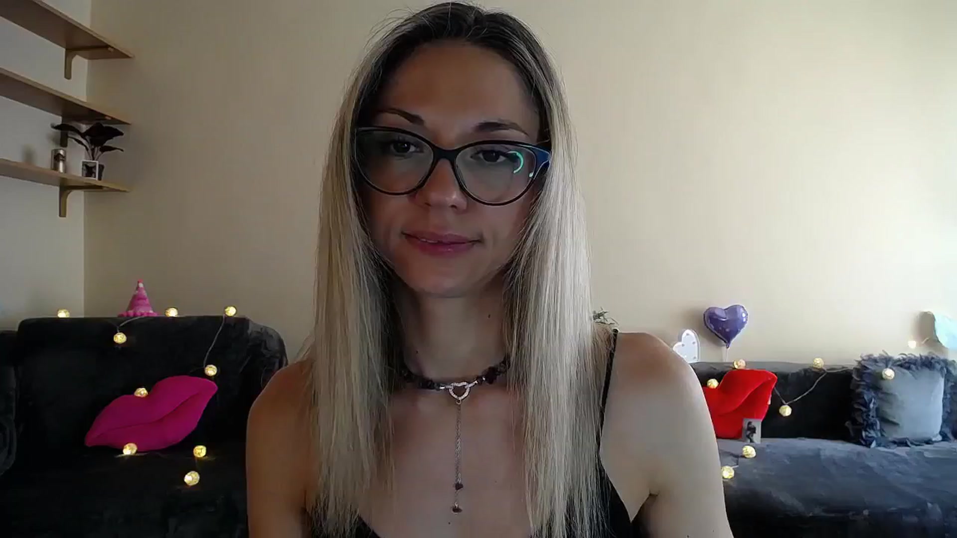 Gallery image thumbnail from Sunshine_alis's myfreecams stream on, 07/04/2025, 14:03 image 4 of 20