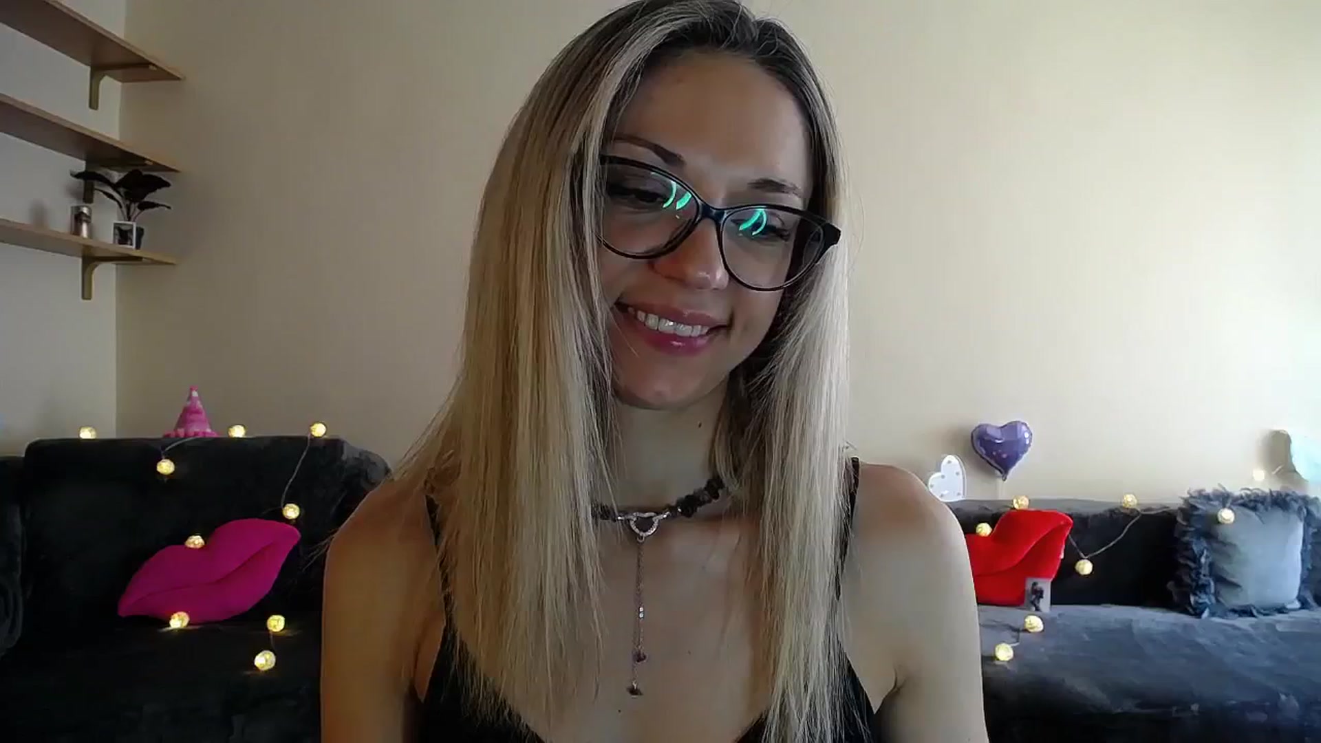Gallery image thumbnail from Sunshine_alis's myfreecams stream on, 07/04/2025, 14:03 image 2 of 20