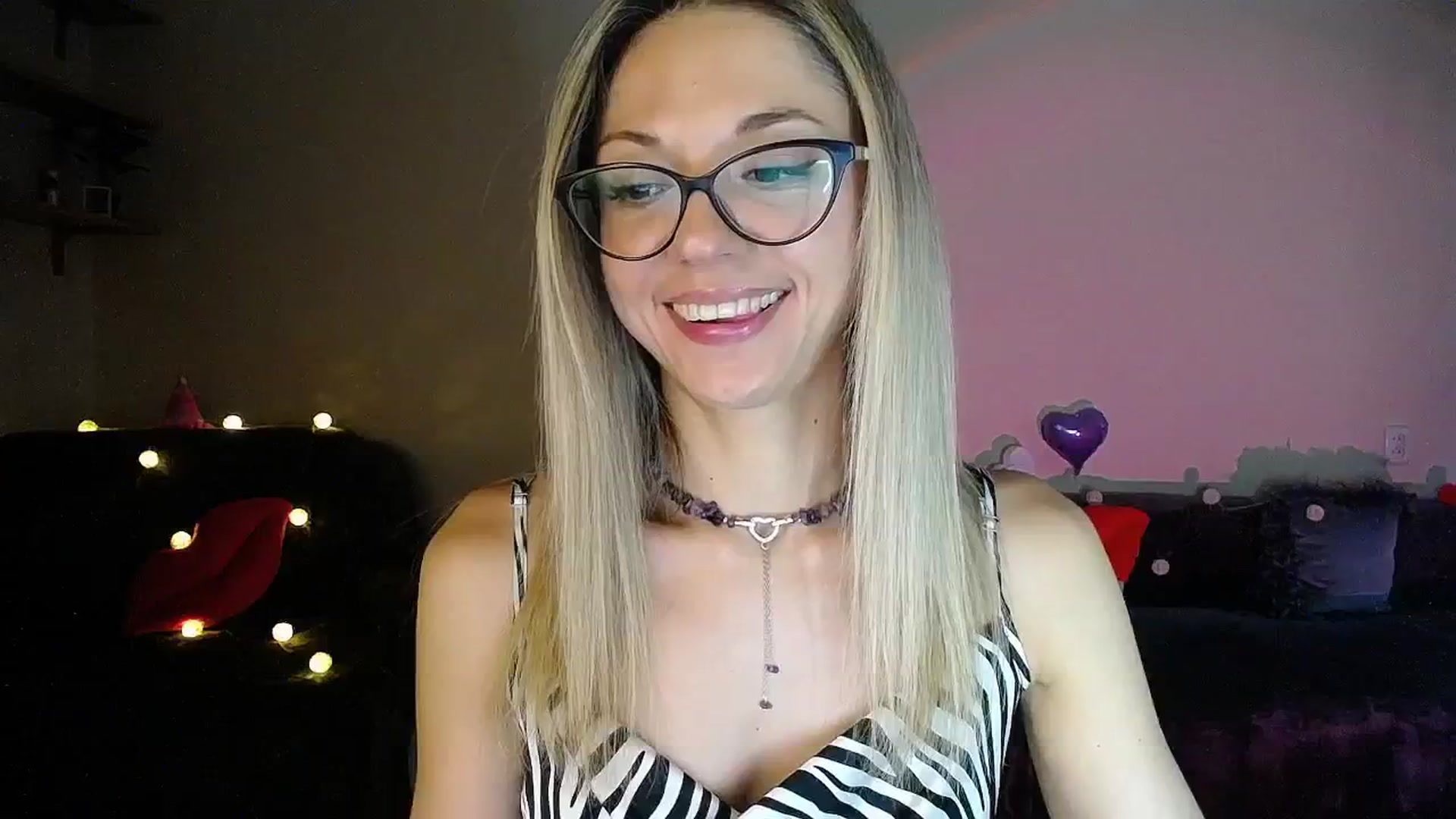 Gallery image thumbnail from Sunshine_alis's myfreecams stream on, 07/22/2025, 18:05 image 18 of 20