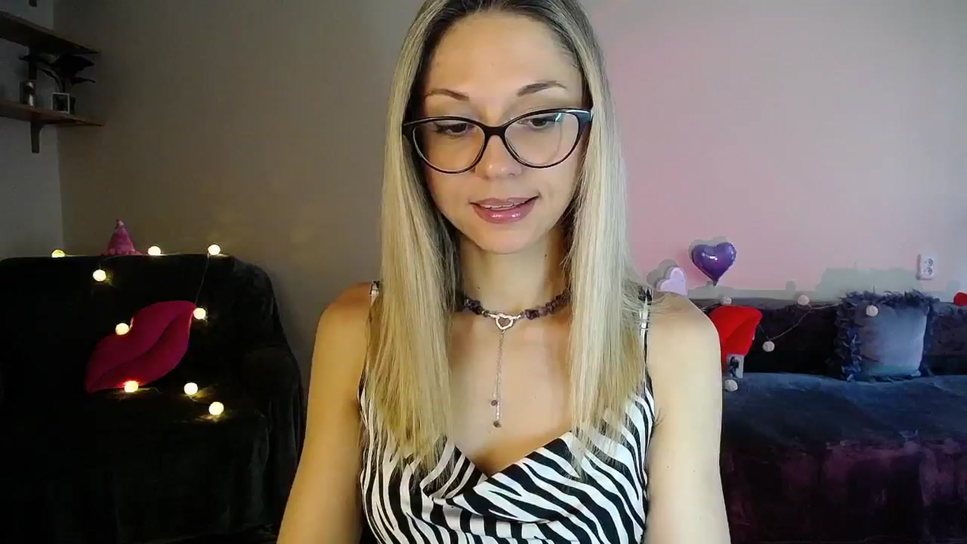 Gallery image thumbnail from Sunshine_alis's myfreecams stream on, 07/22/2025, 18:05 image 3 of 20