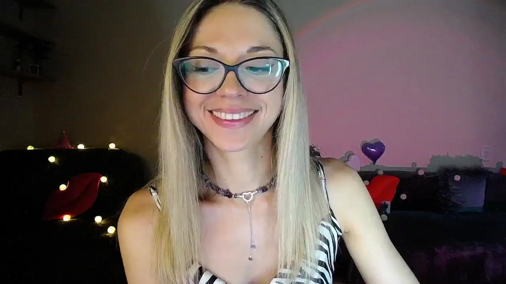 Gallery image thumbnail from Sunshine_alis's myfreecams stream on, 07/22/2025, 18:05 image 19 of 20