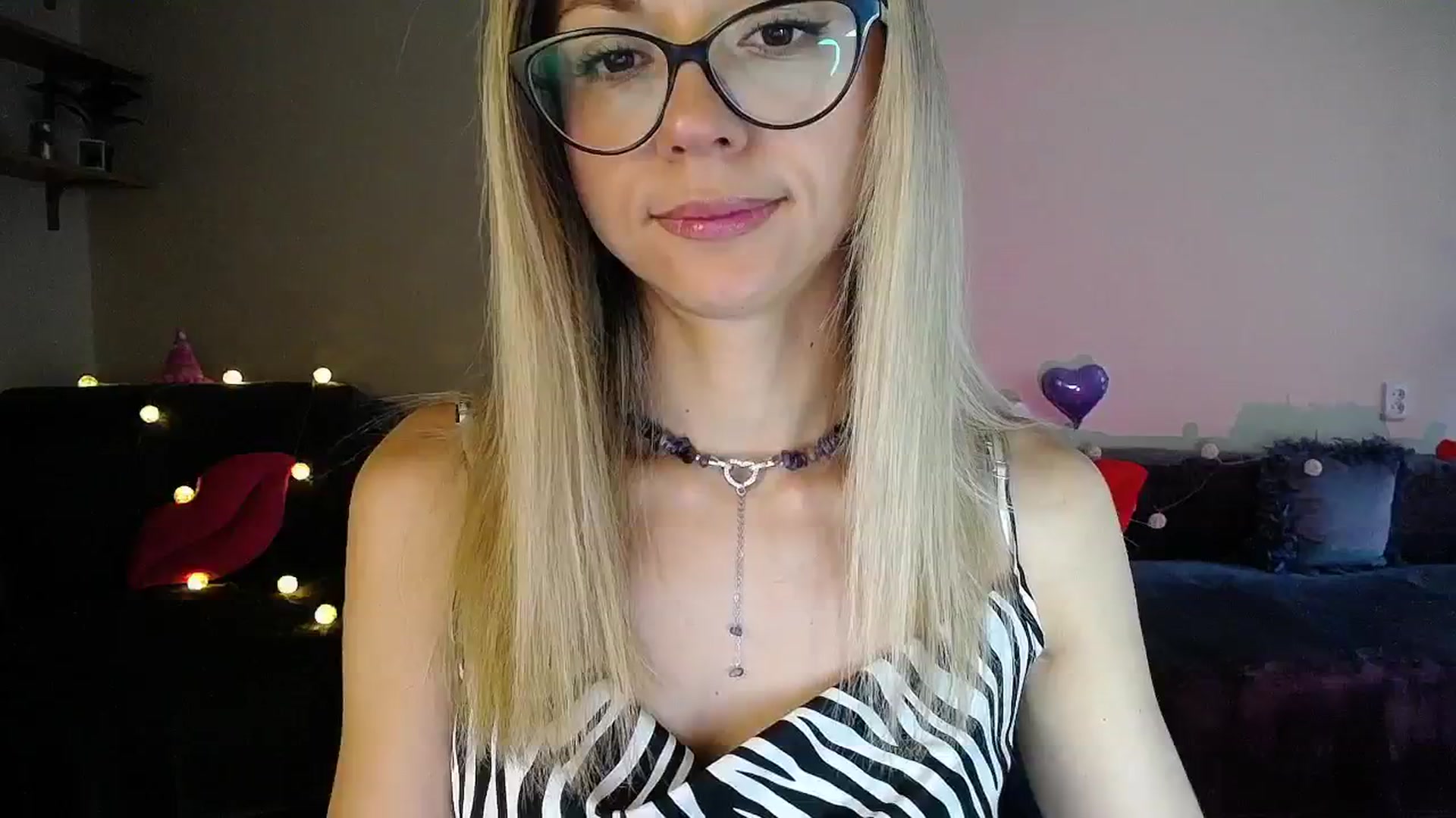Gallery image thumbnail from Sunshine_alis's myfreecams stream on, 07/22/2025, 18:05 image 6 of 20