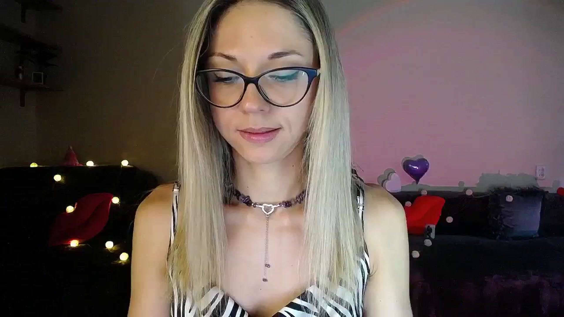 Gallery image thumbnail from Sunshine_alis's myfreecams stream on, 07/22/2025, 18:05 image 16 of 20