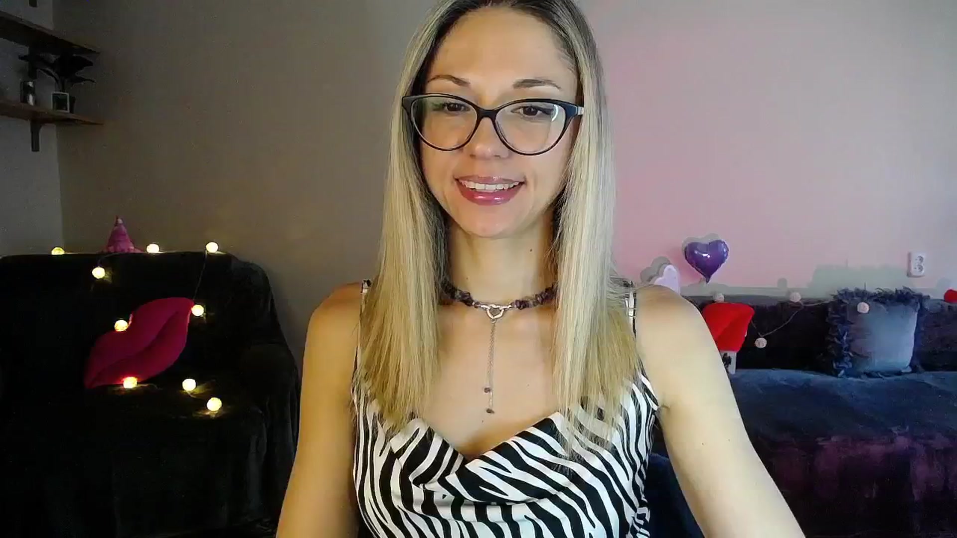 Gallery image thumbnail from Sunshine_alis's myfreecams stream on, 07/22/2025, 18:05 image 2 of 20