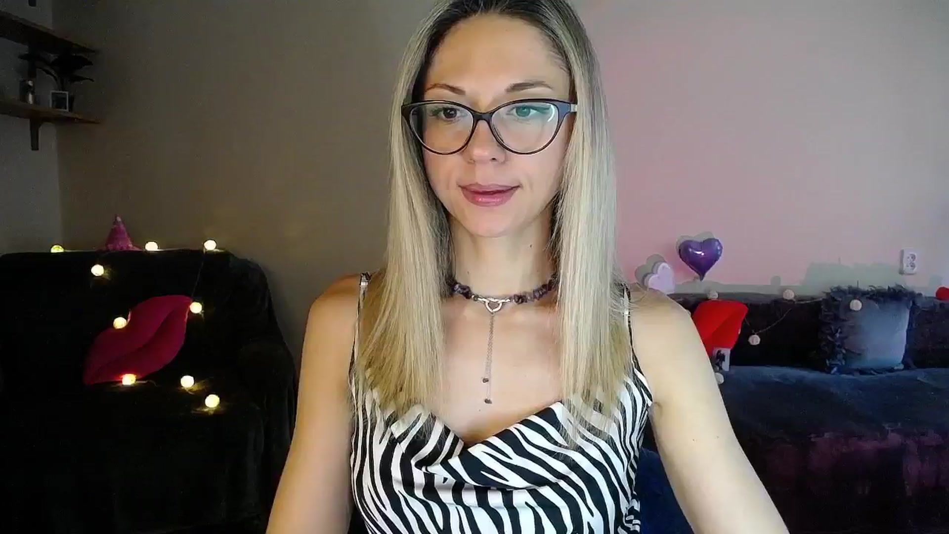 Gallery image thumbnail from Sunshine_alis's myfreecams stream on, 07/22/2025, 18:05 image 4 of 20