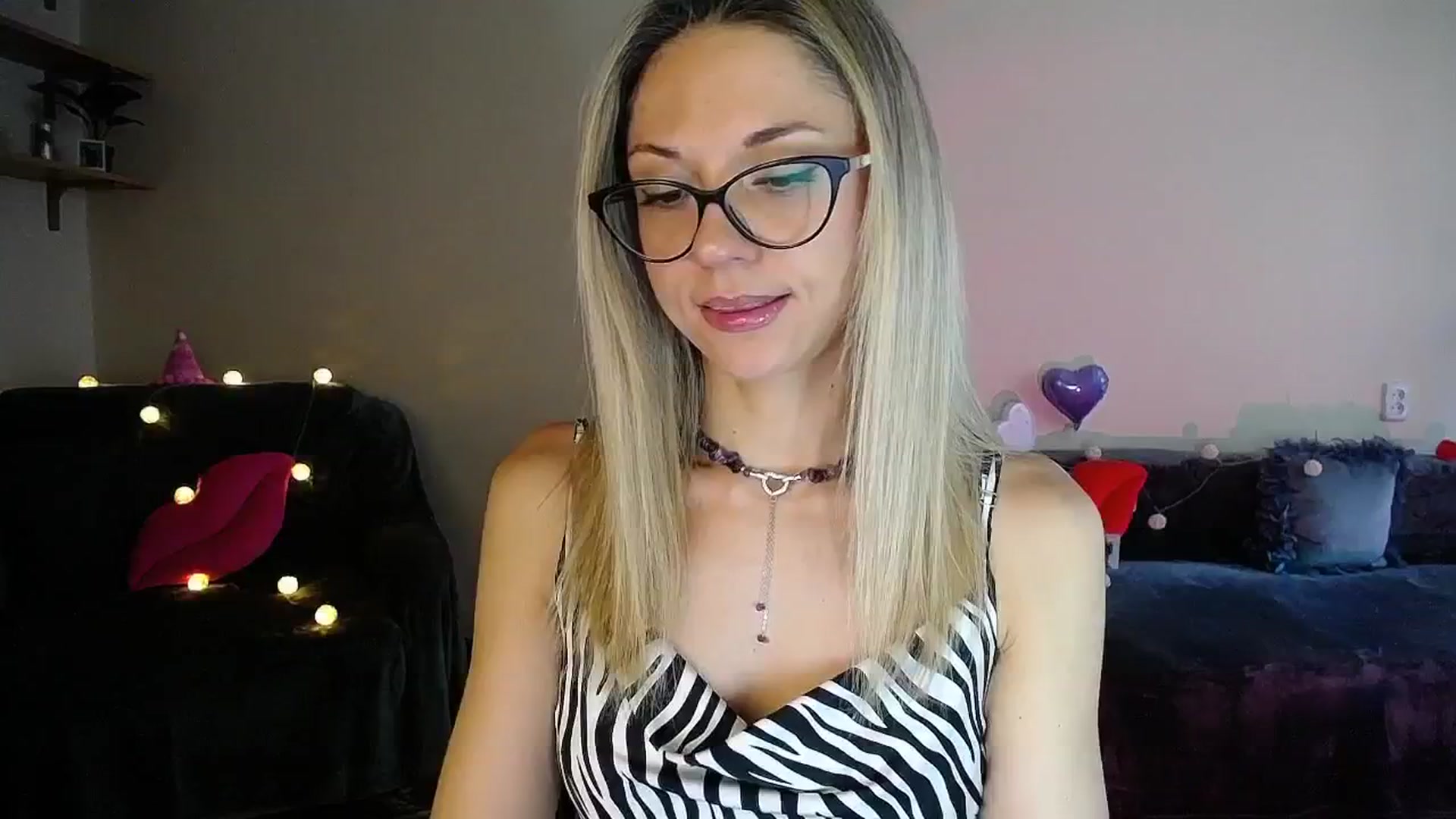 Gallery image thumbnail from Sunshine_alis's myfreecams stream on, 07/22/2025, 18:05 image 1 of 20
