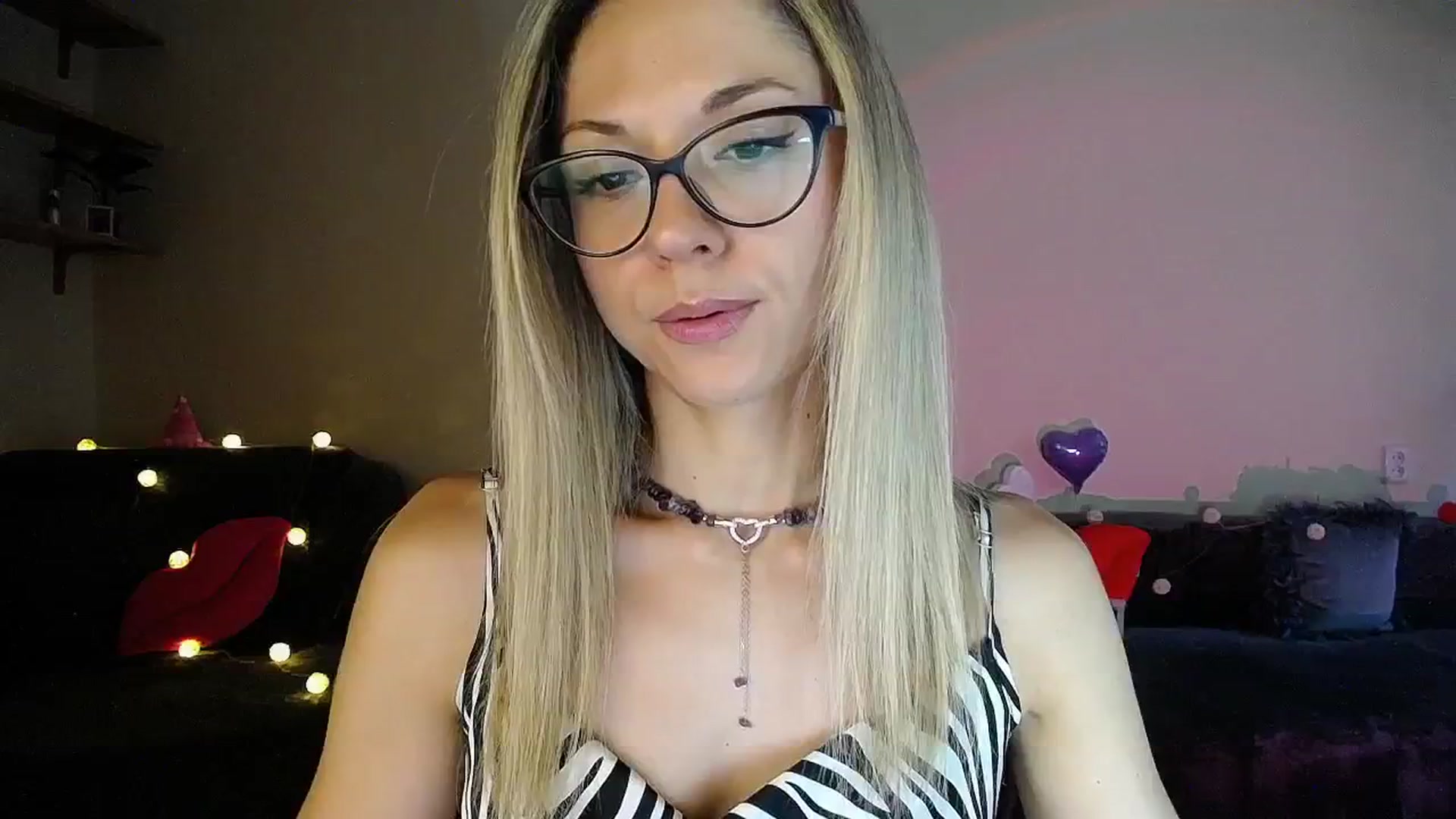 Gallery image thumbnail from Sunshine_alis's myfreecams stream on, 07/22/2025, 18:05 image 13 of 20