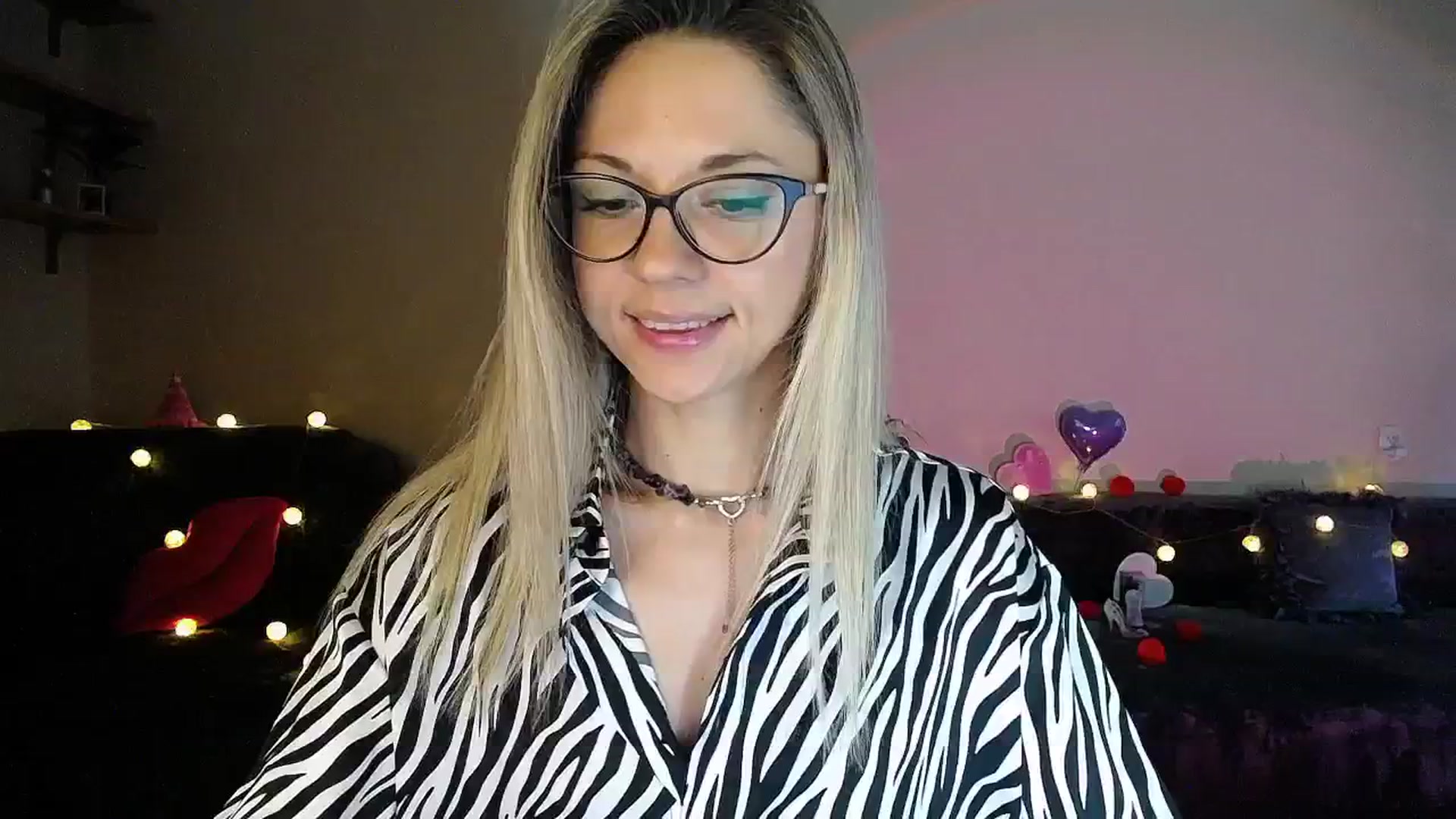 Gallery image thumbnail from Sunshine_alis's myfreecams stream on, 07/24/2025, 18:09 image 7 of 20