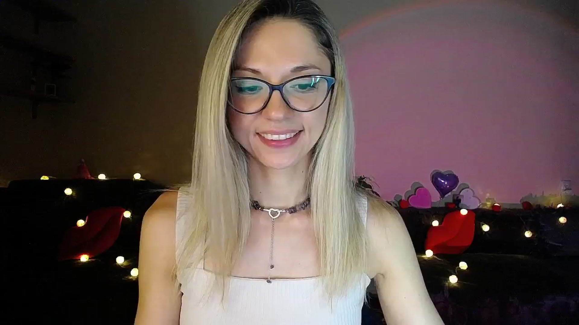 Gallery image thumbnail from Sunshine_alis's myfreecams stream on, 07/26/2025, 20:16 image 7 of 20