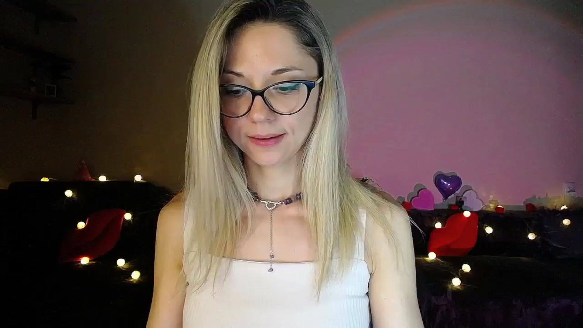Gallery image thumbnail from Sunshine_alis's myfreecams stream on, 07/26/2025, 20:16 image 3 of 20