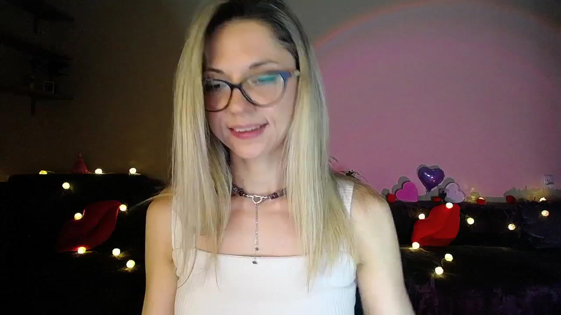 Gallery image thumbnail from Sunshine_alis's myfreecams stream on, 07/26/2025, 20:16 image 5 of 20
