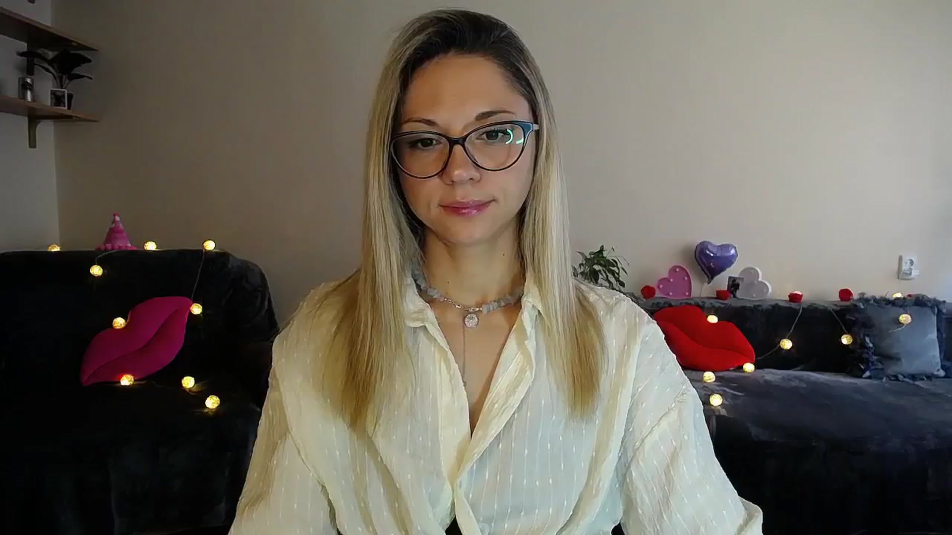 Gallery image thumbnail from Sunshine_alis's myfreecams stream on, 08/01/2025, 16:15 image 1 of 20