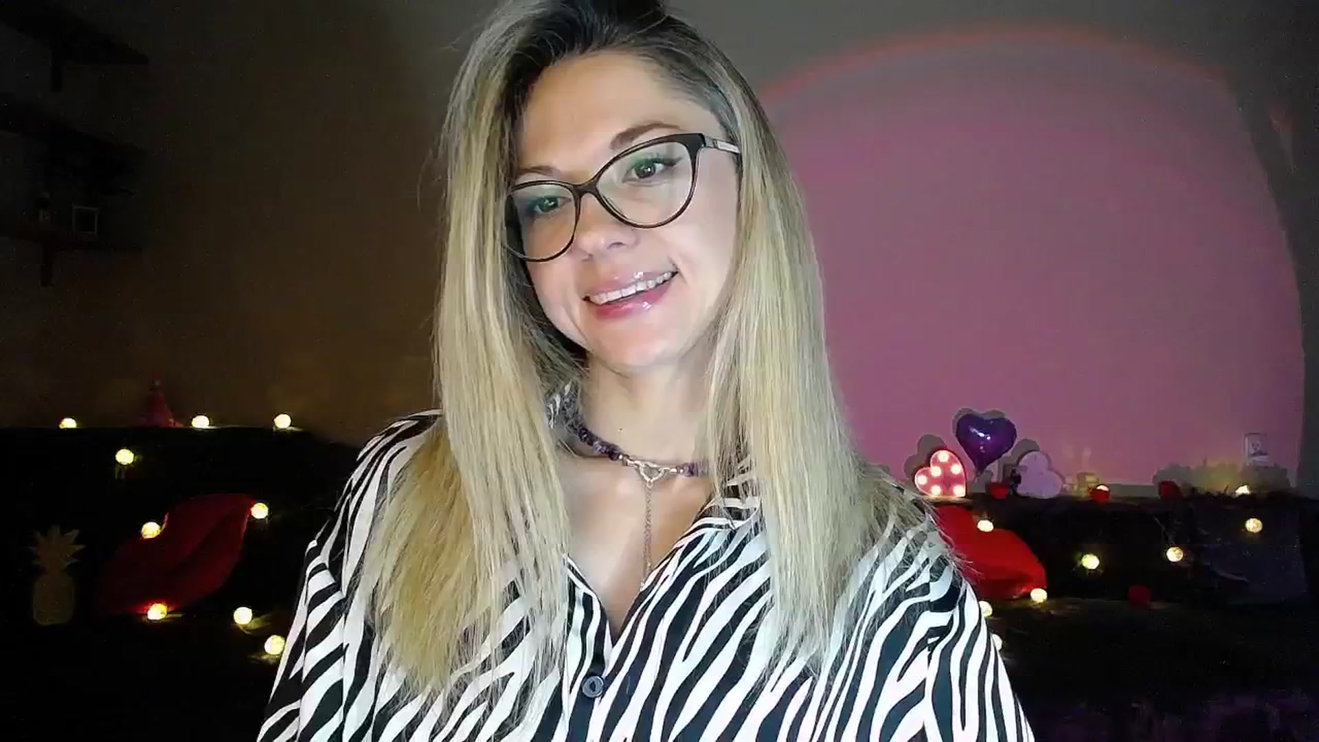 Gallery image thumbnail from Sunshine_alis's myfreecams stream on, 08/04/2025, 18:53 image 1 of 20