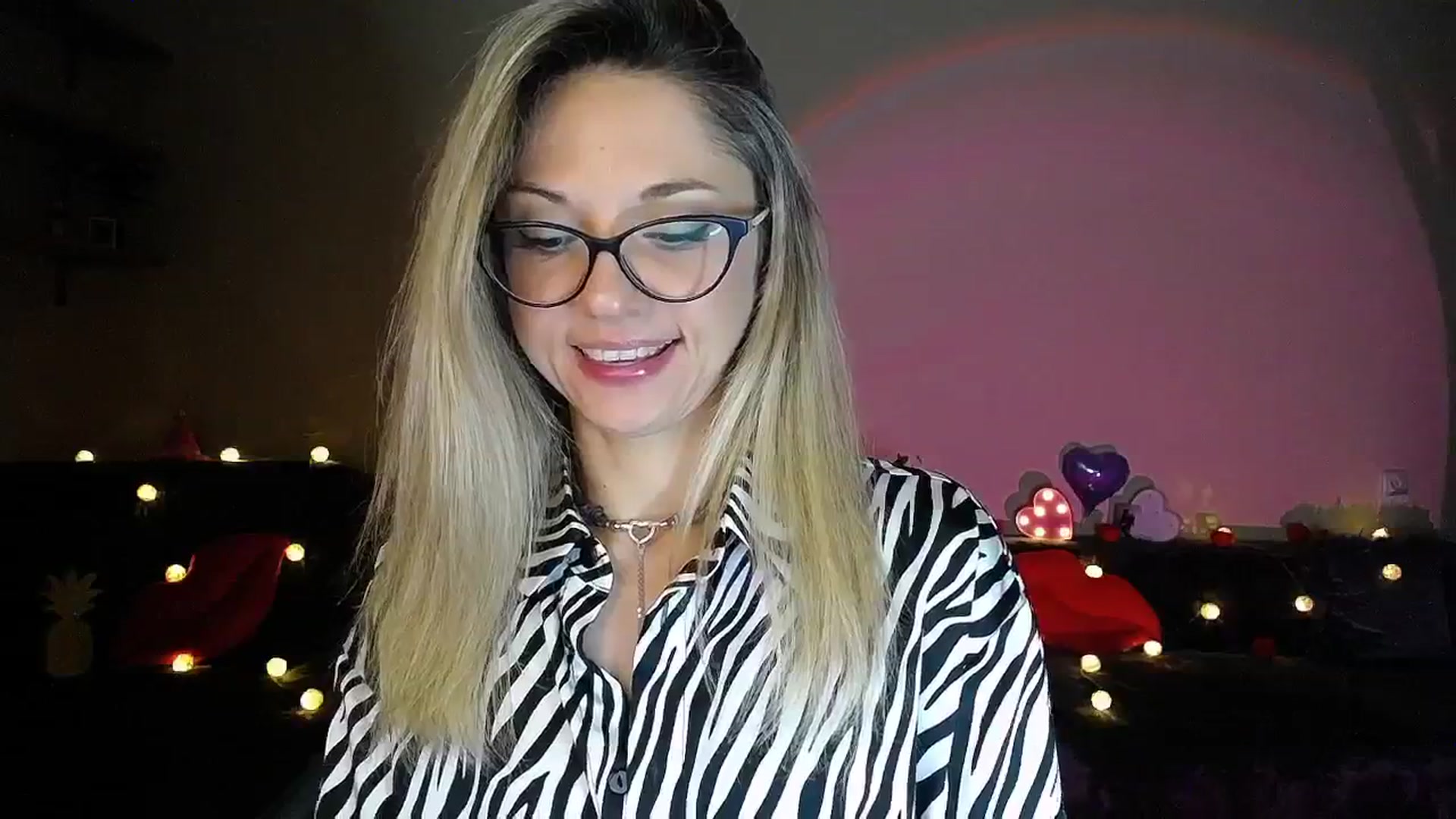Gallery image thumbnail from Sunshine_alis's myfreecams stream on, 08/04/2025, 18:53 image 9 of 20