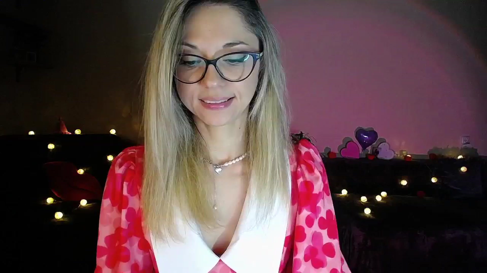 Gallery image thumbnail from Sunshine_alis's myfreecams stream on, 08/07/2025, 18:08 image 18 of 20
