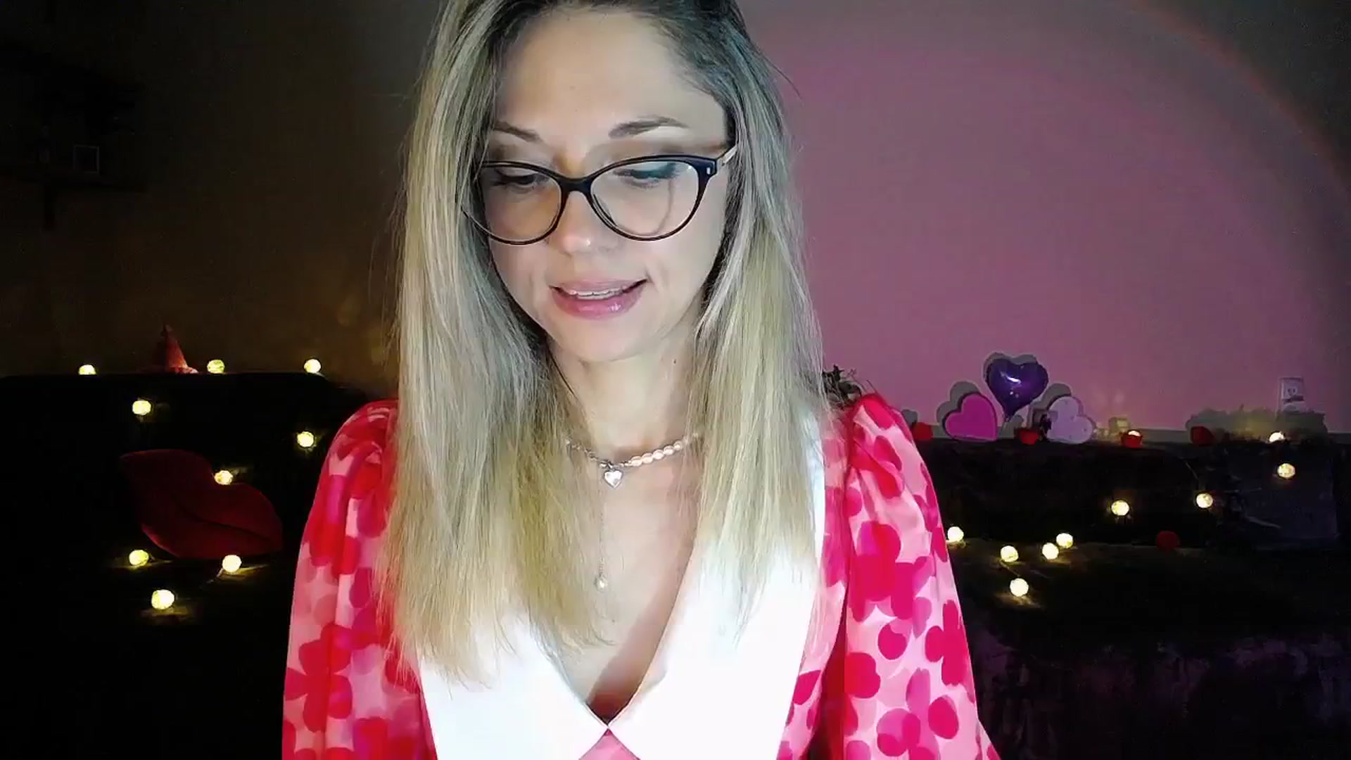 Gallery image thumbnail from Sunshine_alis's myfreecams stream on, 08/07/2025, 18:08 image 17 of 20