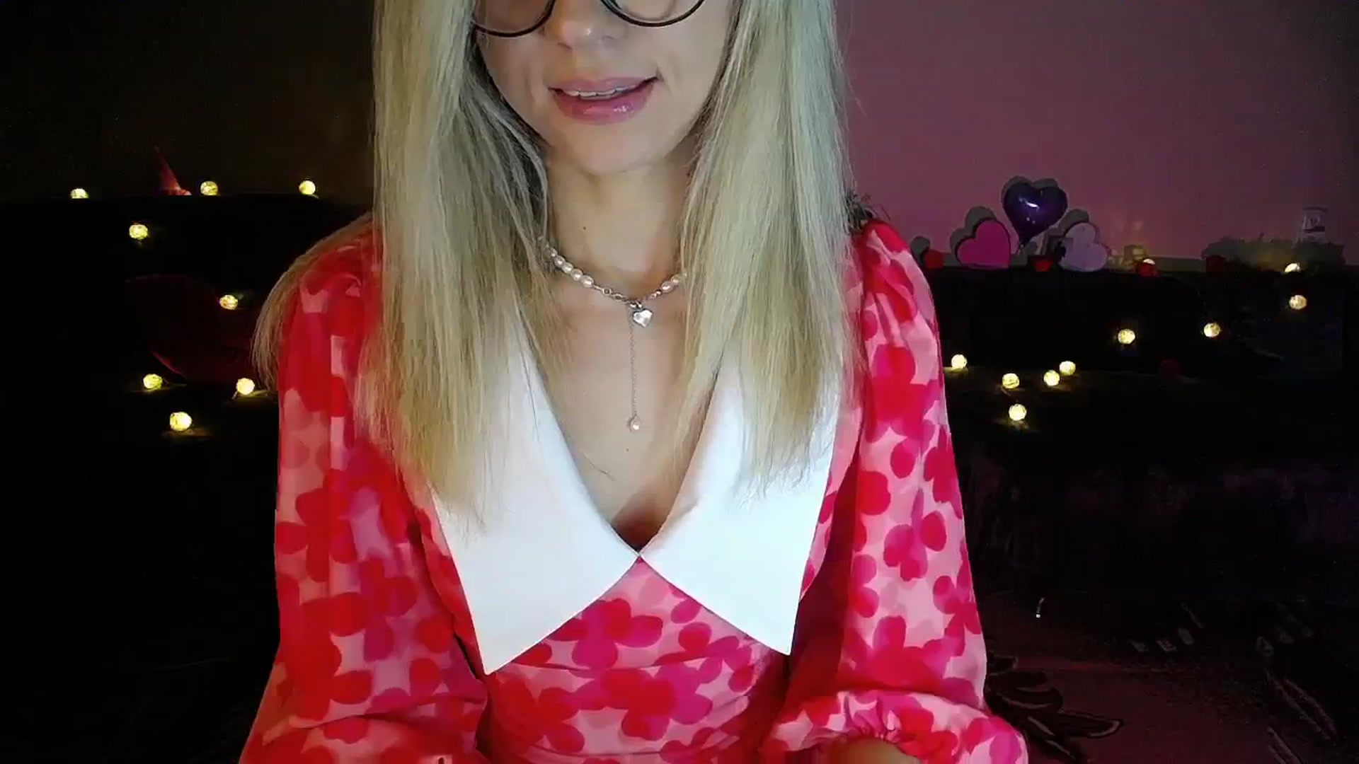 Gallery image thumbnail from Sunshine_alis's myfreecams stream on, 08/07/2025, 19:05 image 10 of 20