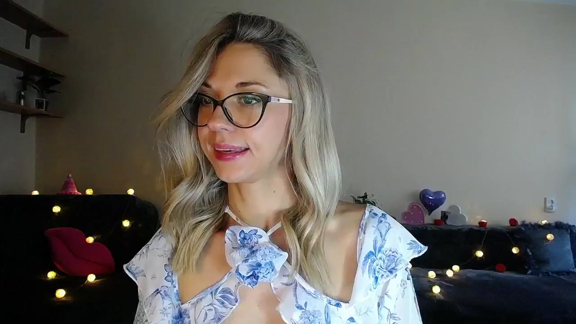 Gallery image thumbnail from Sunshine_alis's myfreecams stream on, 08/08/2025, 17:29 image 6 of 20