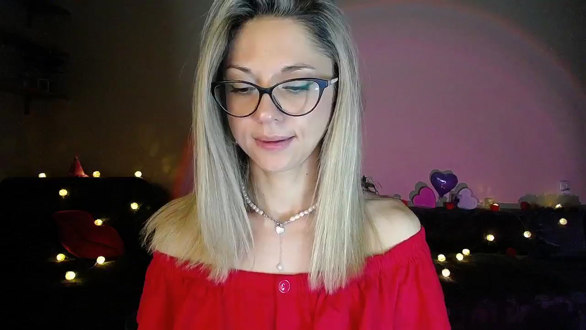 Gallery image thumbnail from Sunshine_alis's myfreecams stream on, 08/12/2025, 19:25 image 16 of 20