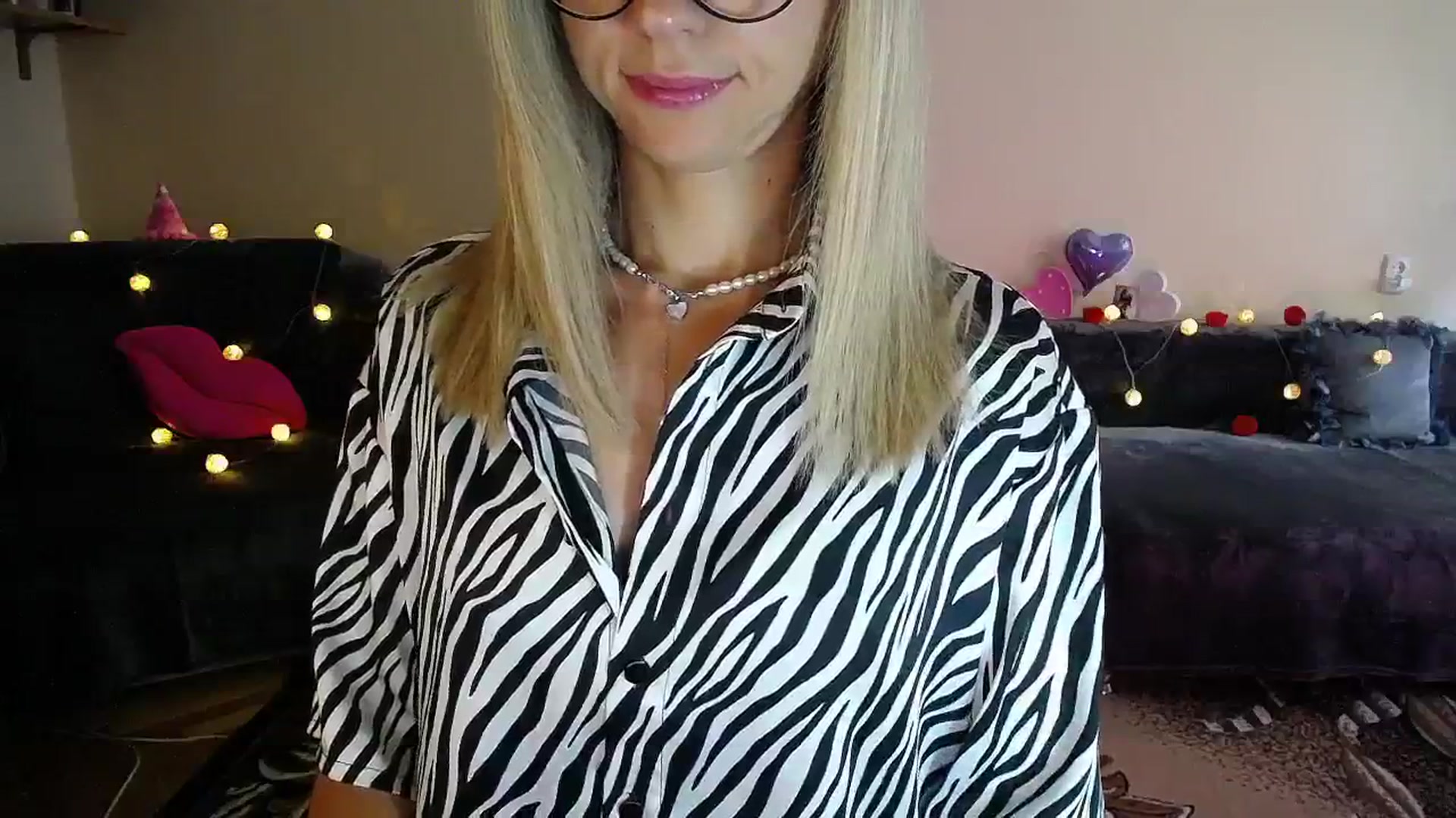 Gallery image thumbnail from Sunshine_alis's myfreecams stream on, 08/19/2025, 15:28 image 12 of 20