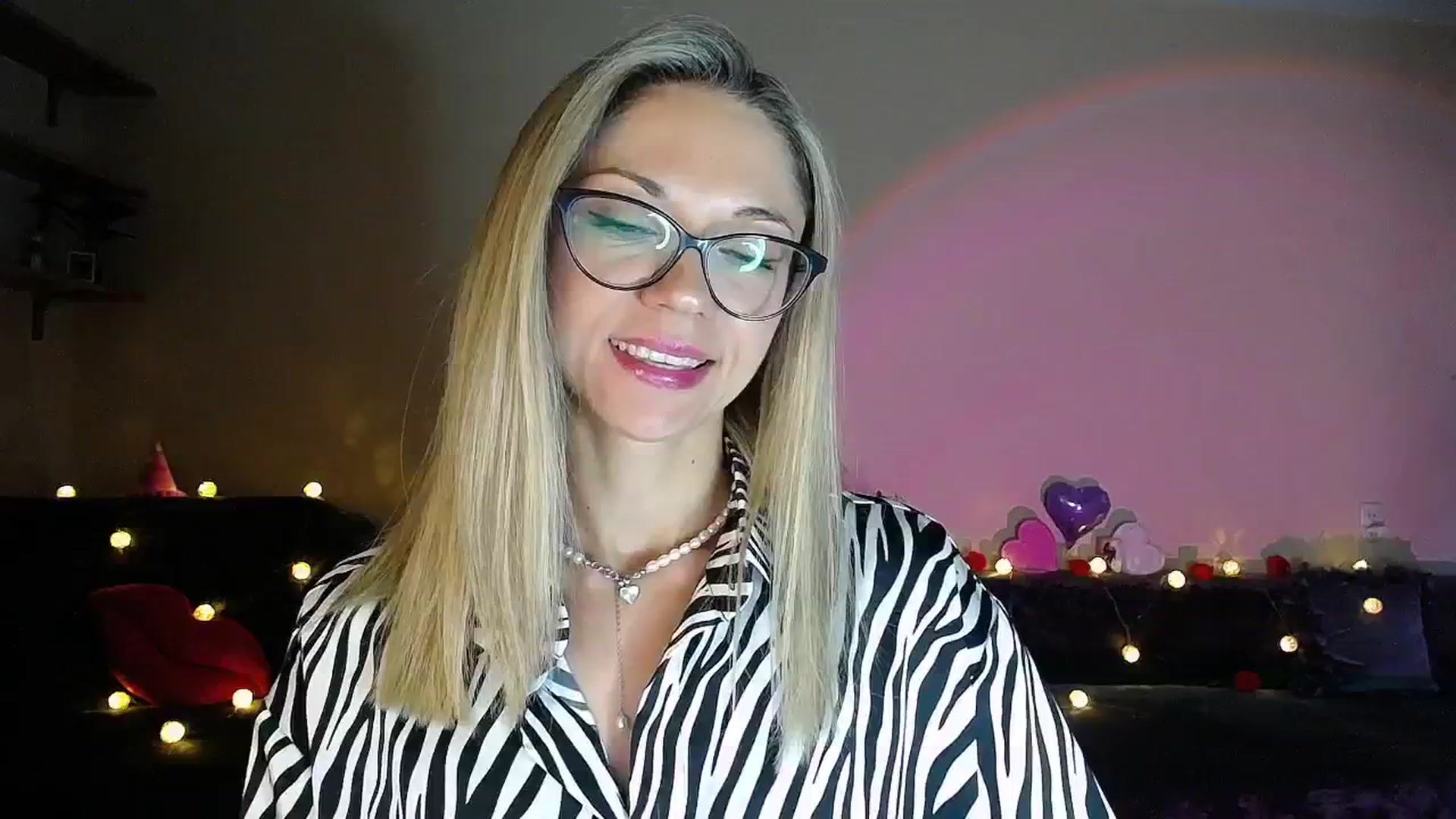 Gallery image thumbnail from Sunshine_alis's myfreecams stream on, 08/19/2025, 17:36 image 2 of 20